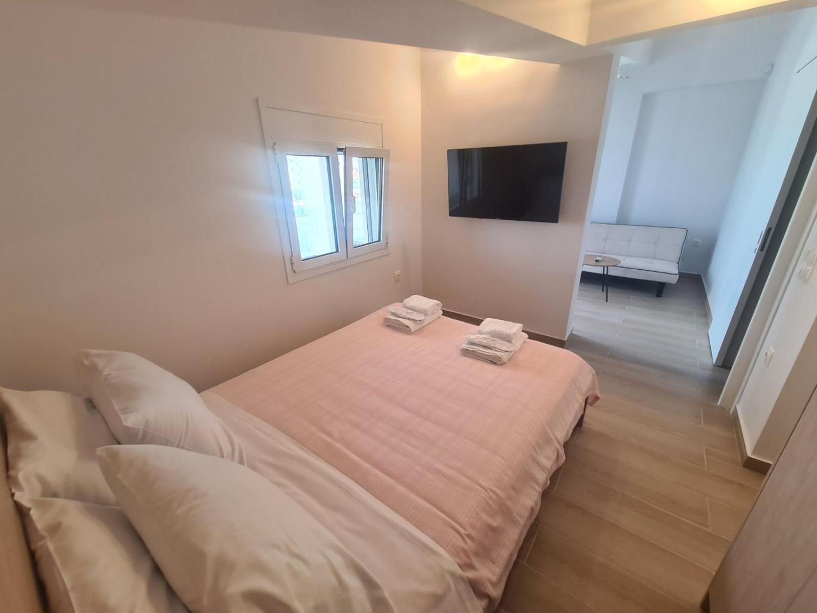 One-Bedroom Deluxe Apartment