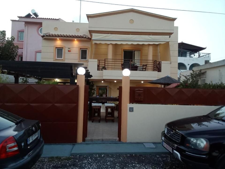 VILLA AVATOS 1 - Near to the port of Rafina and the airport of Athens