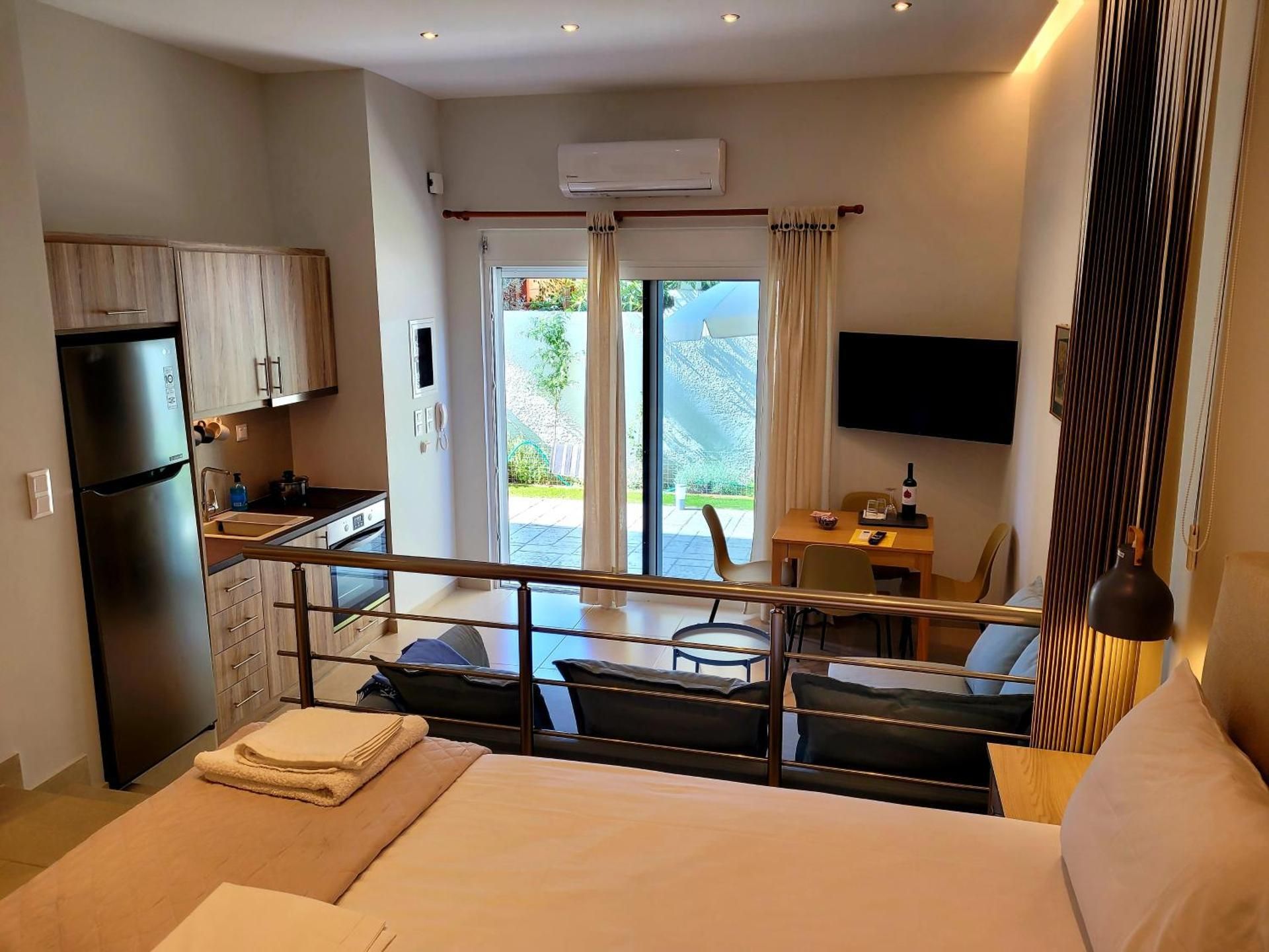 DELUXE APARTMENT