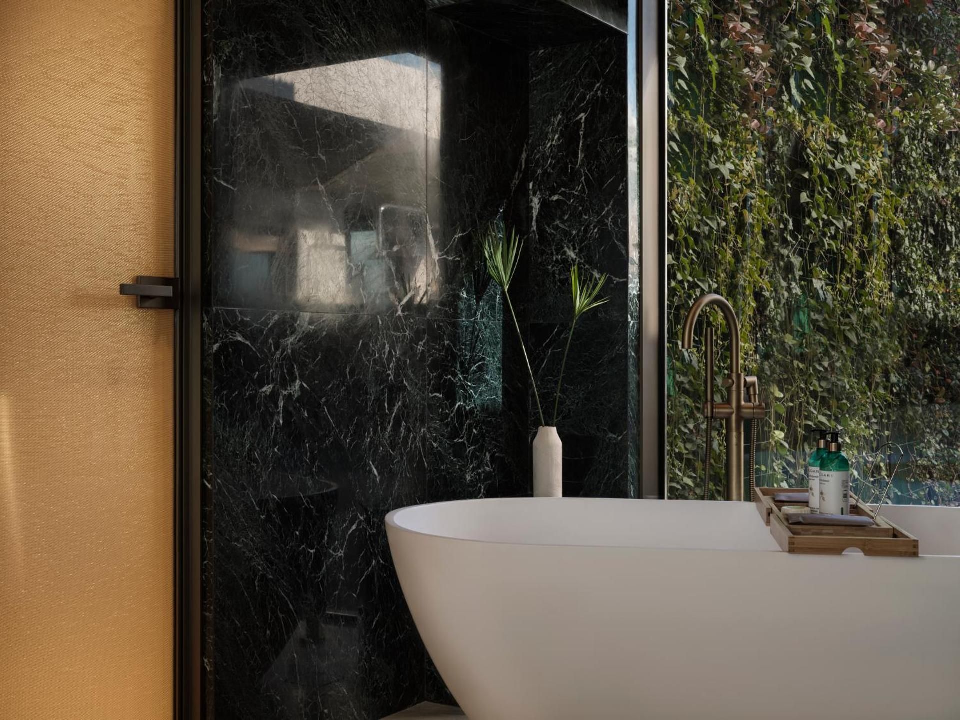 Zeus Presidential Suite with Balcony, Temple View & outdoor Jetted Tub