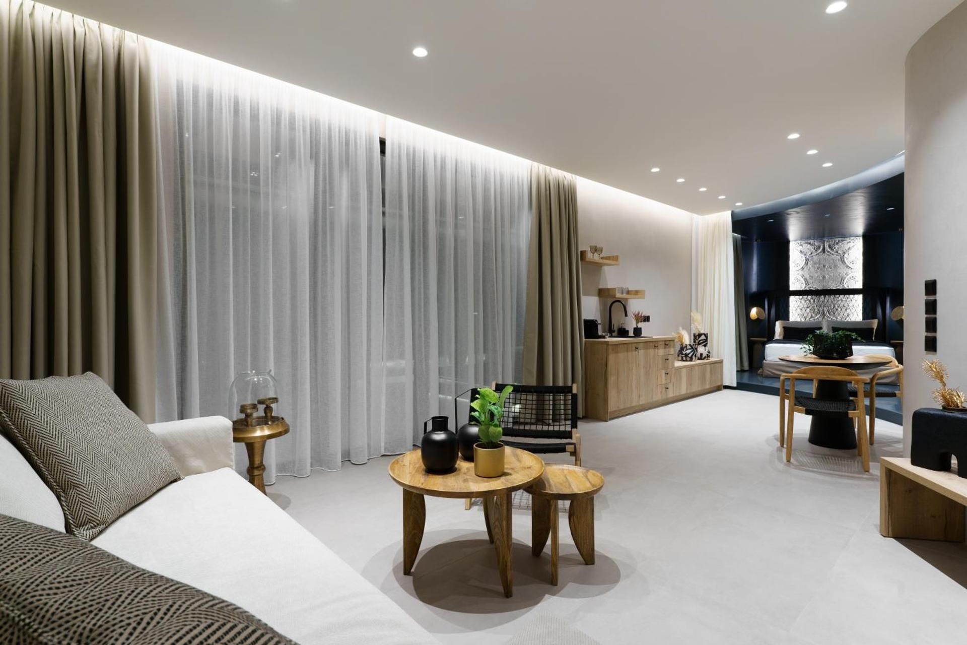 King Suite with Pool View
