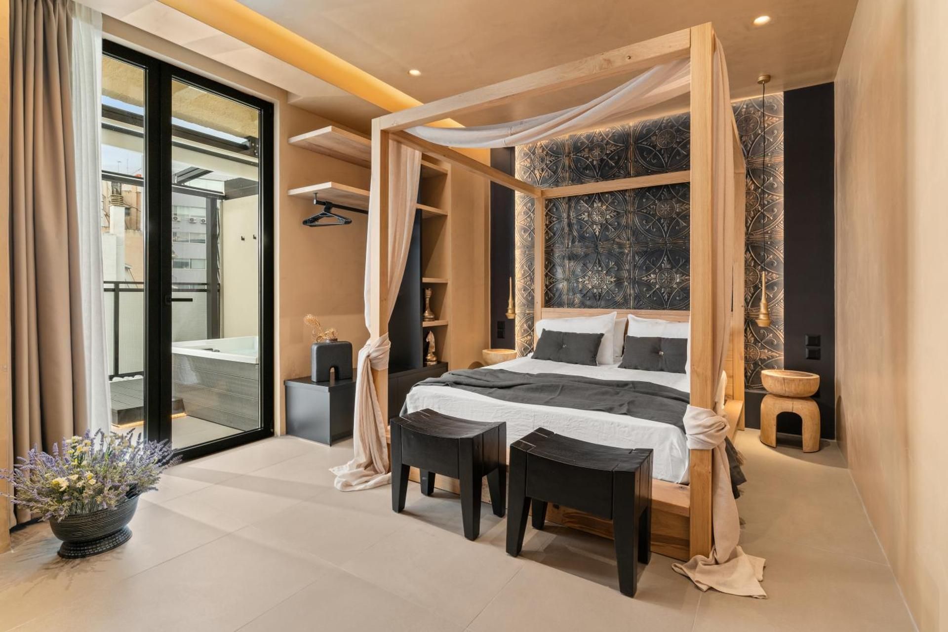 Queen Suite with Spa Bath