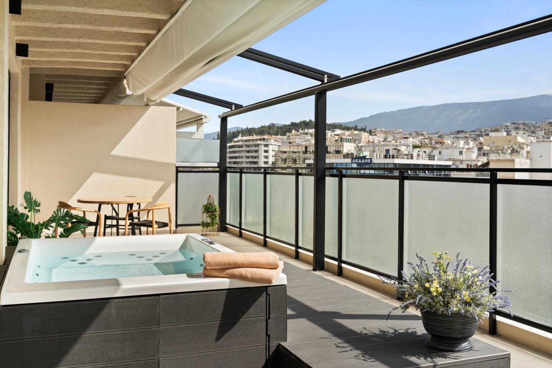 King Suite with Pool View