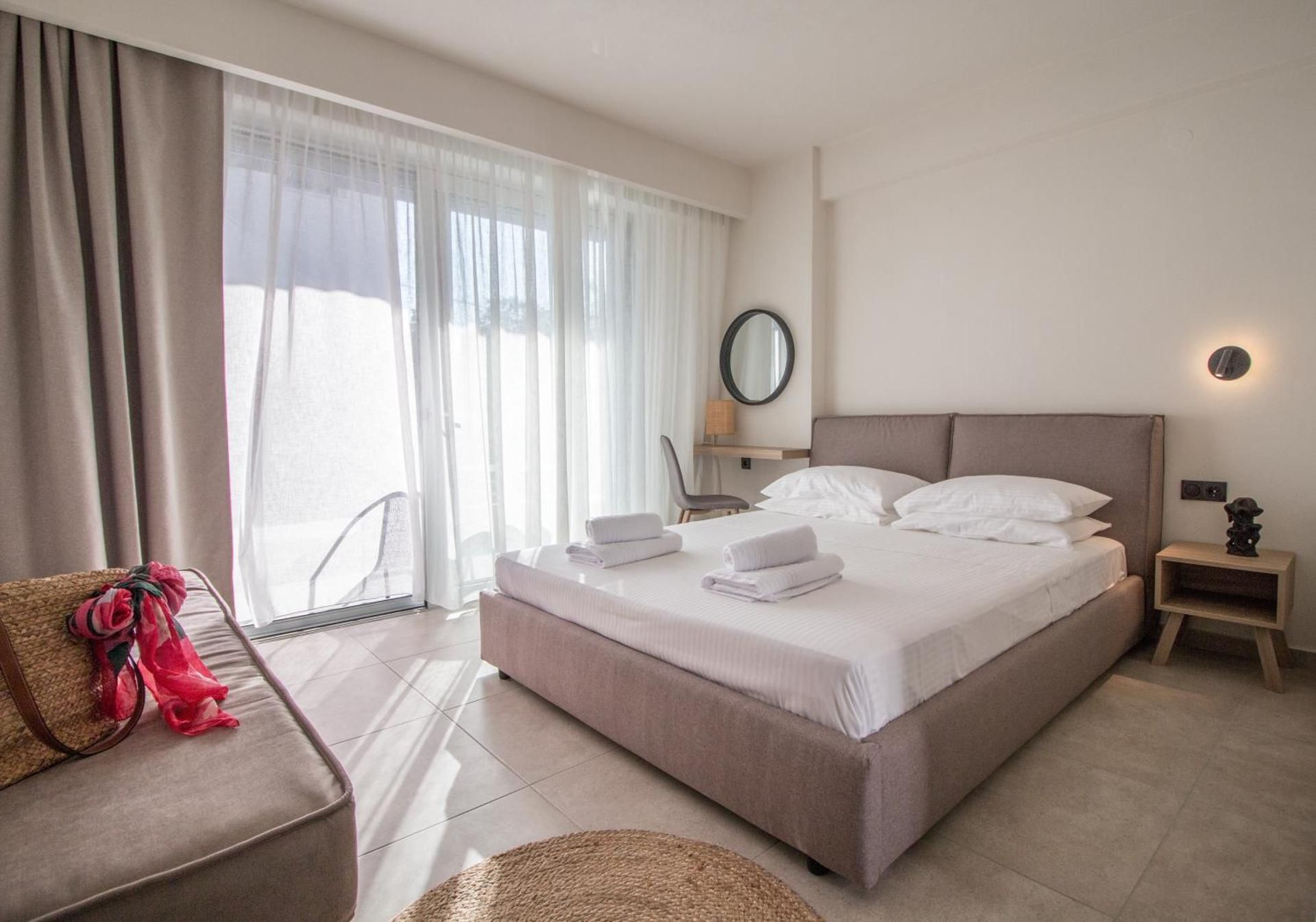 Junior Suite with Private Pool and Terrace