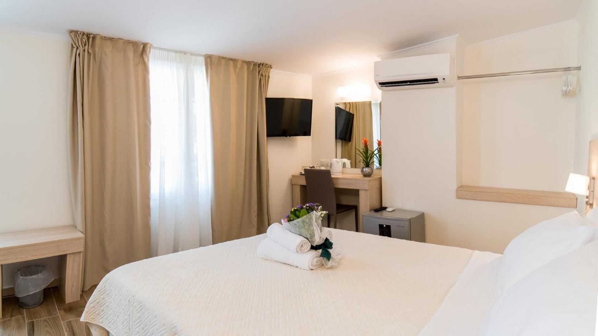 Double Room with Mountain View