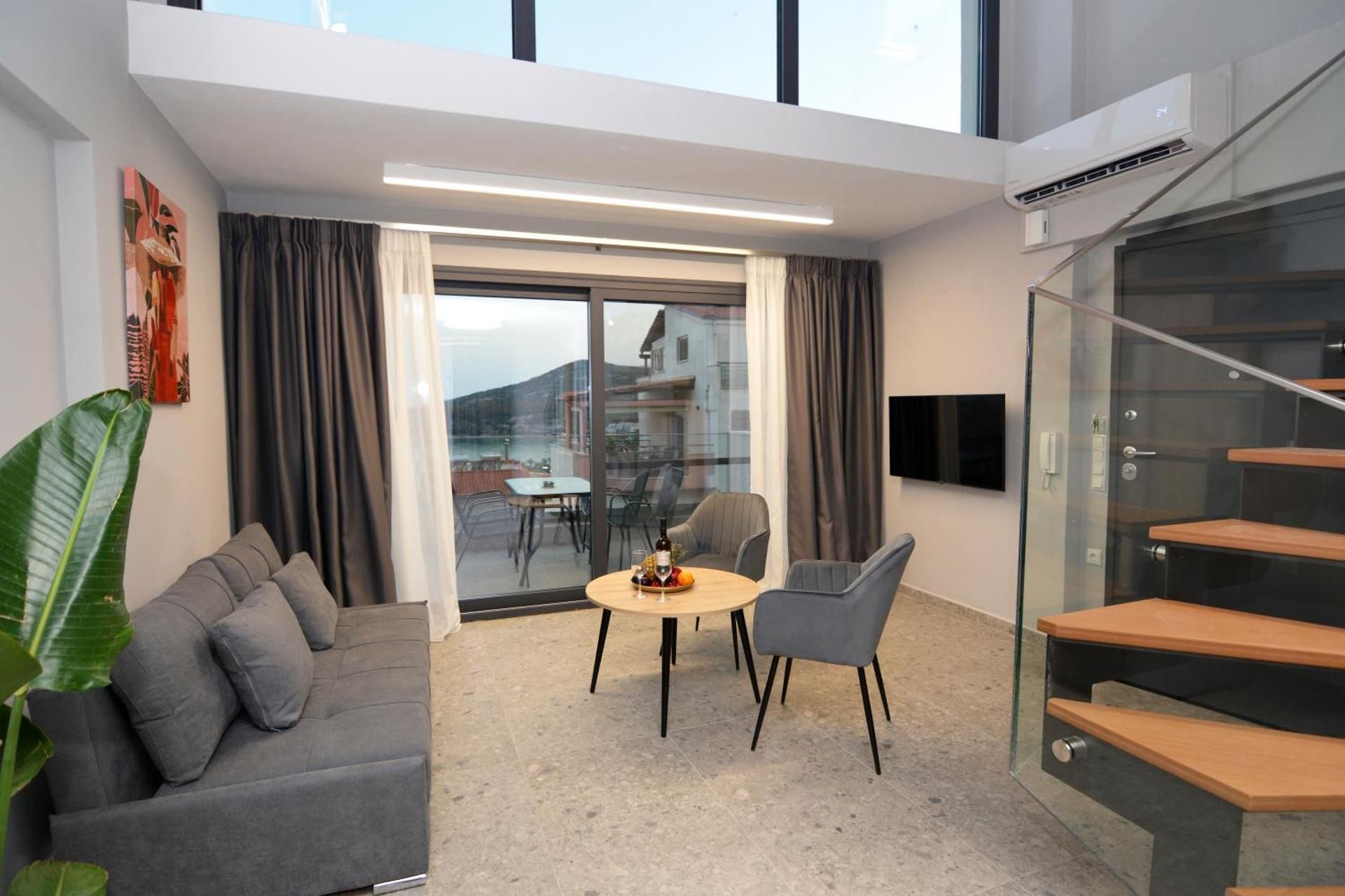 One-bedroom Loft Apartment 
