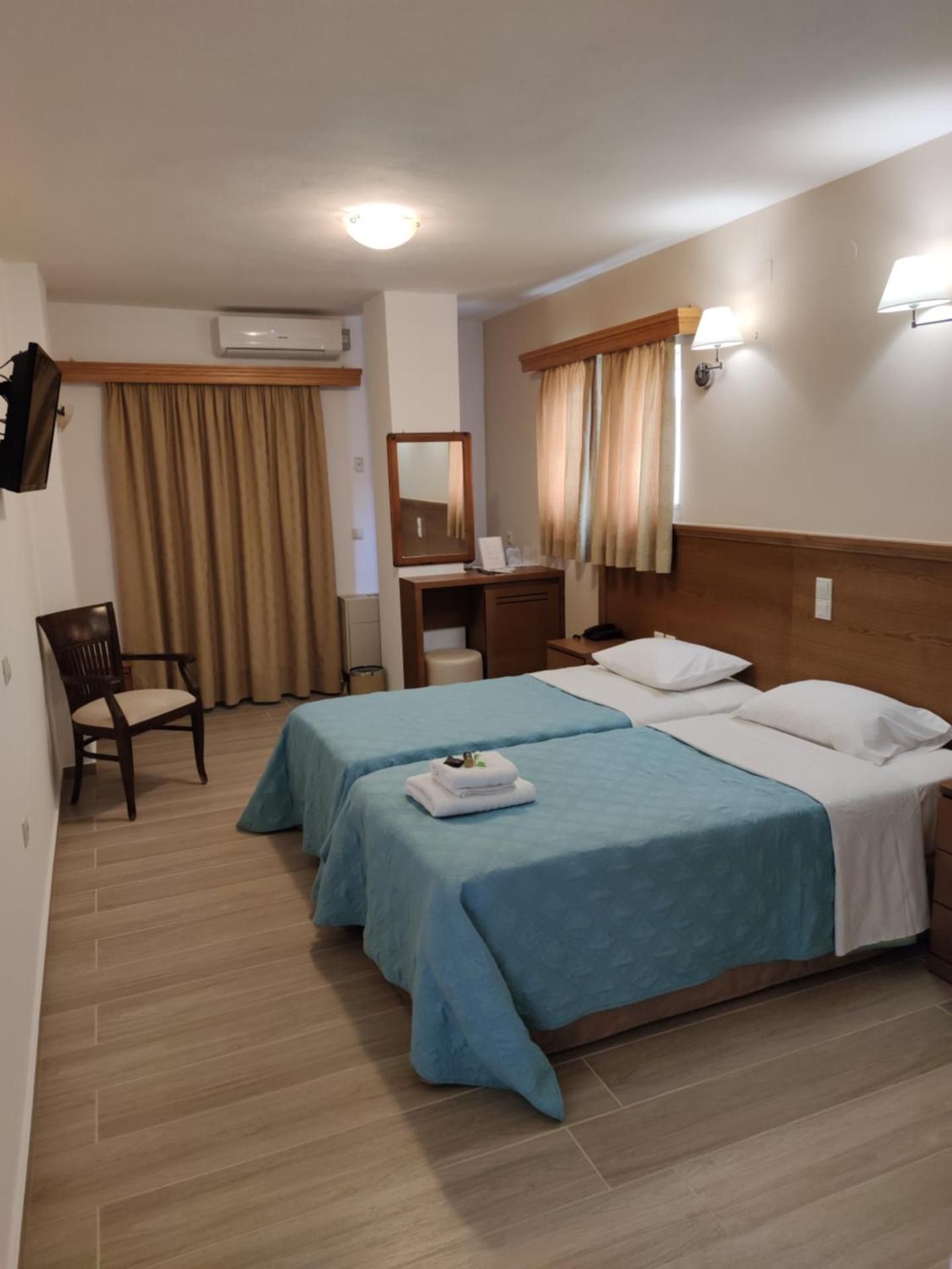 Double or Twin Room with Partial Sea View