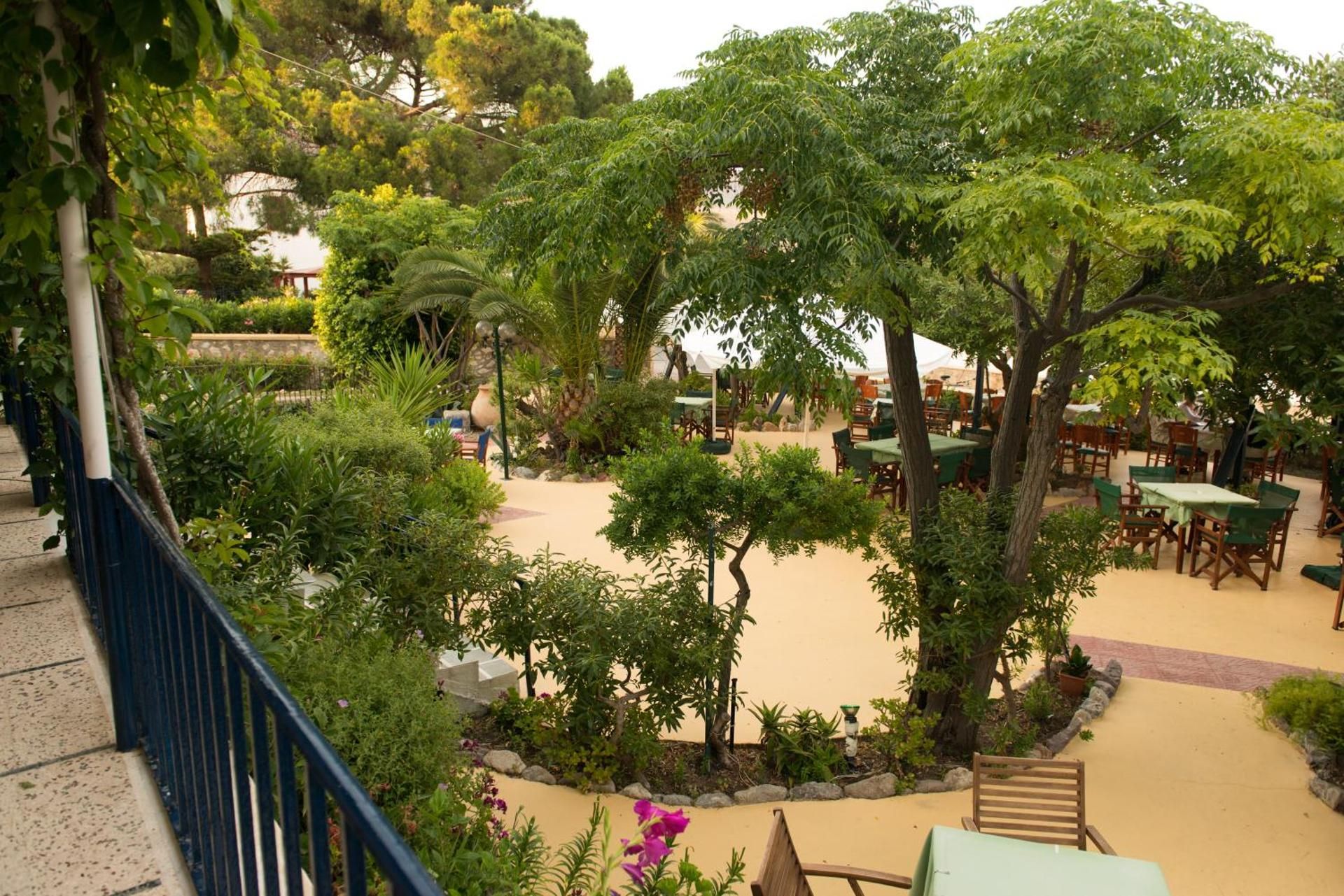 Standard Twin Room with Garden View