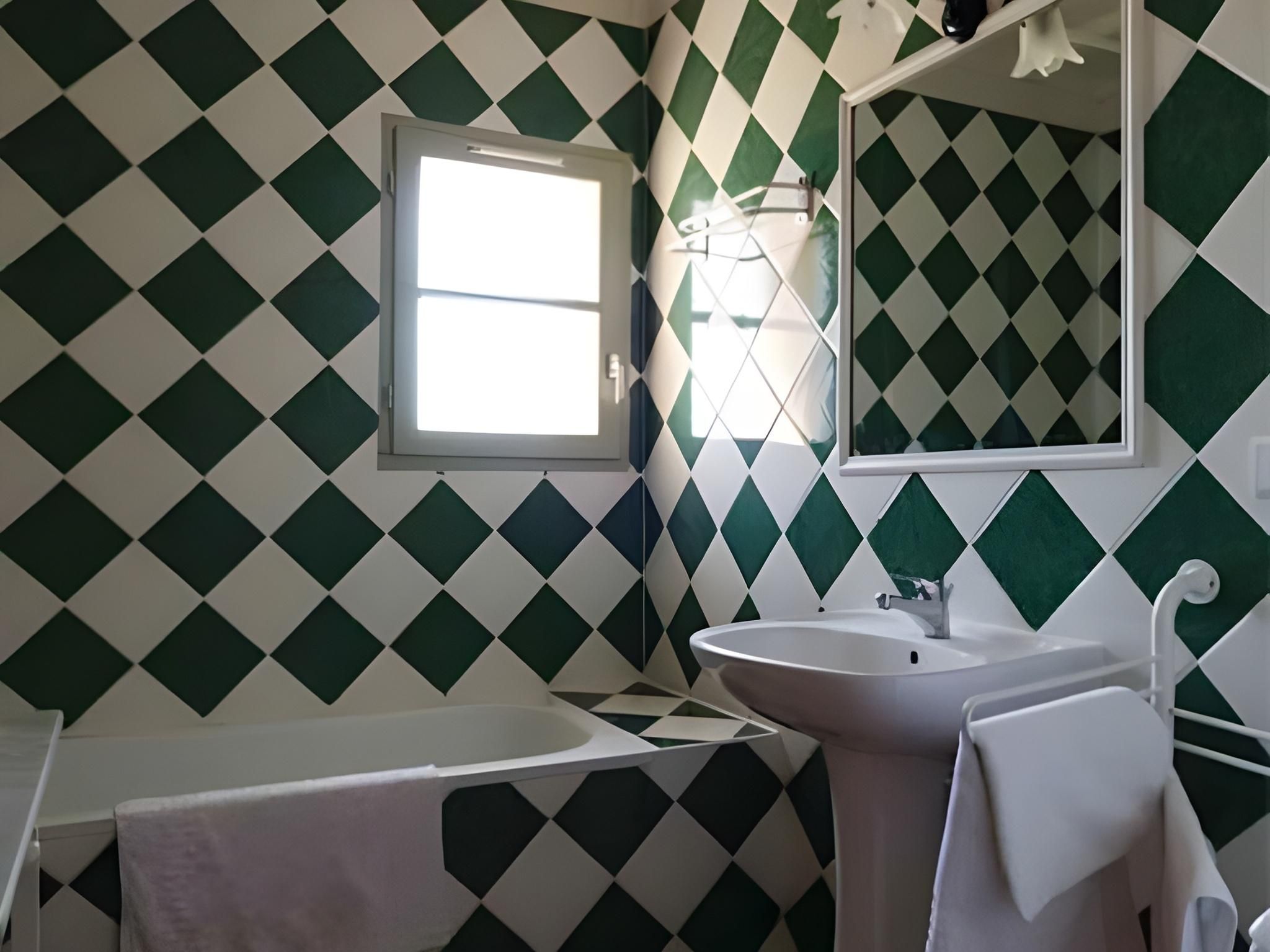 Appartement-Villa-Salle de bain privée séparée-Vue sur Jardin-Gîte Le Four à Pain