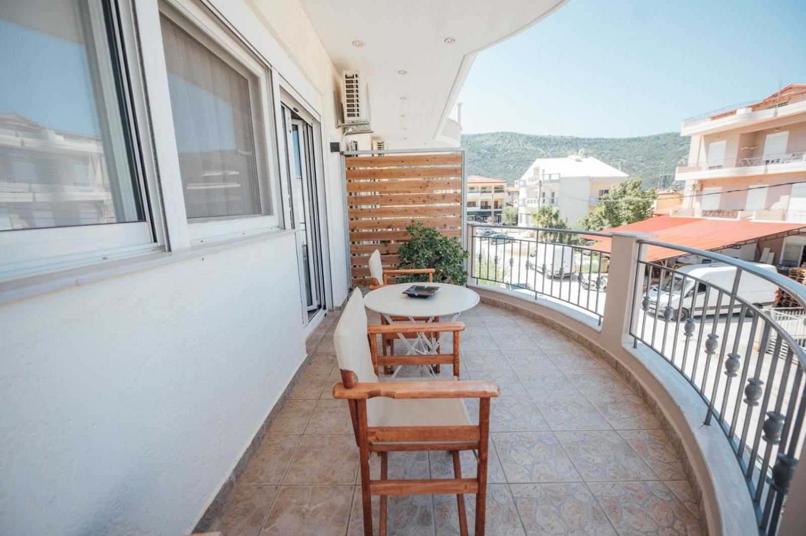 Deluxe Double Room (2 Adults + 1 Child)