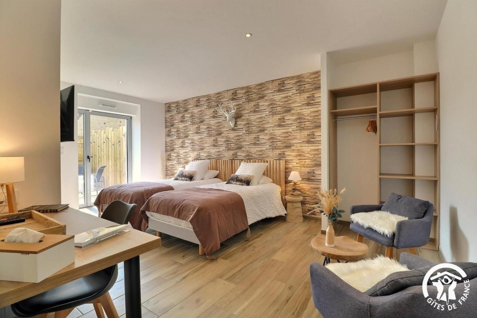 Deluxe Room 1