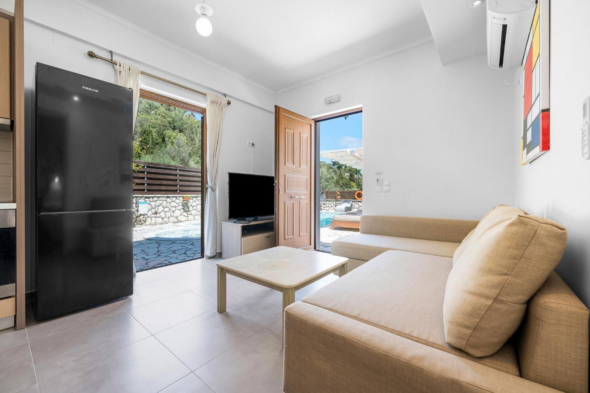 DELUXE APARTMENT