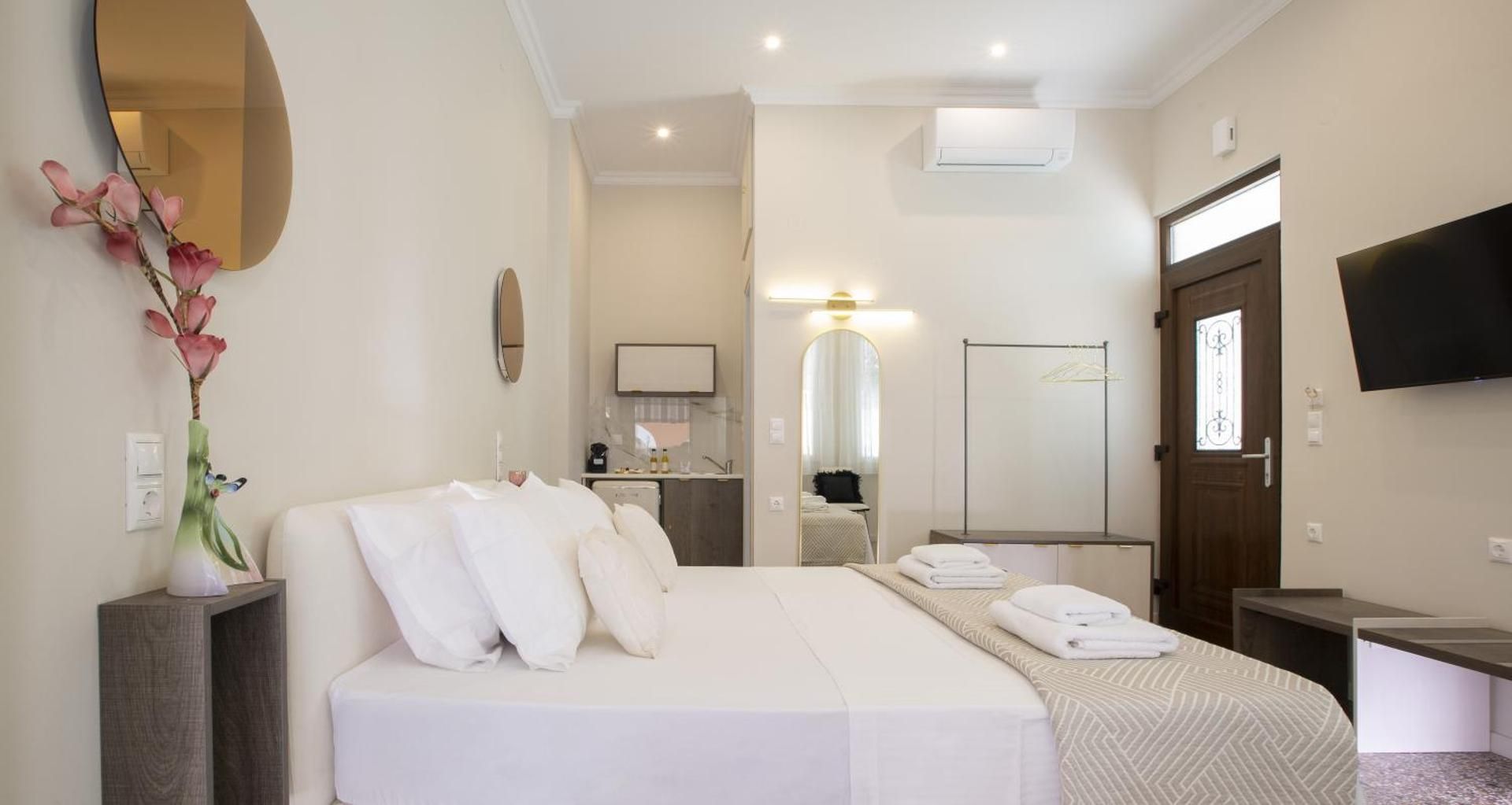 Deluxe Double or Twin Room with City View