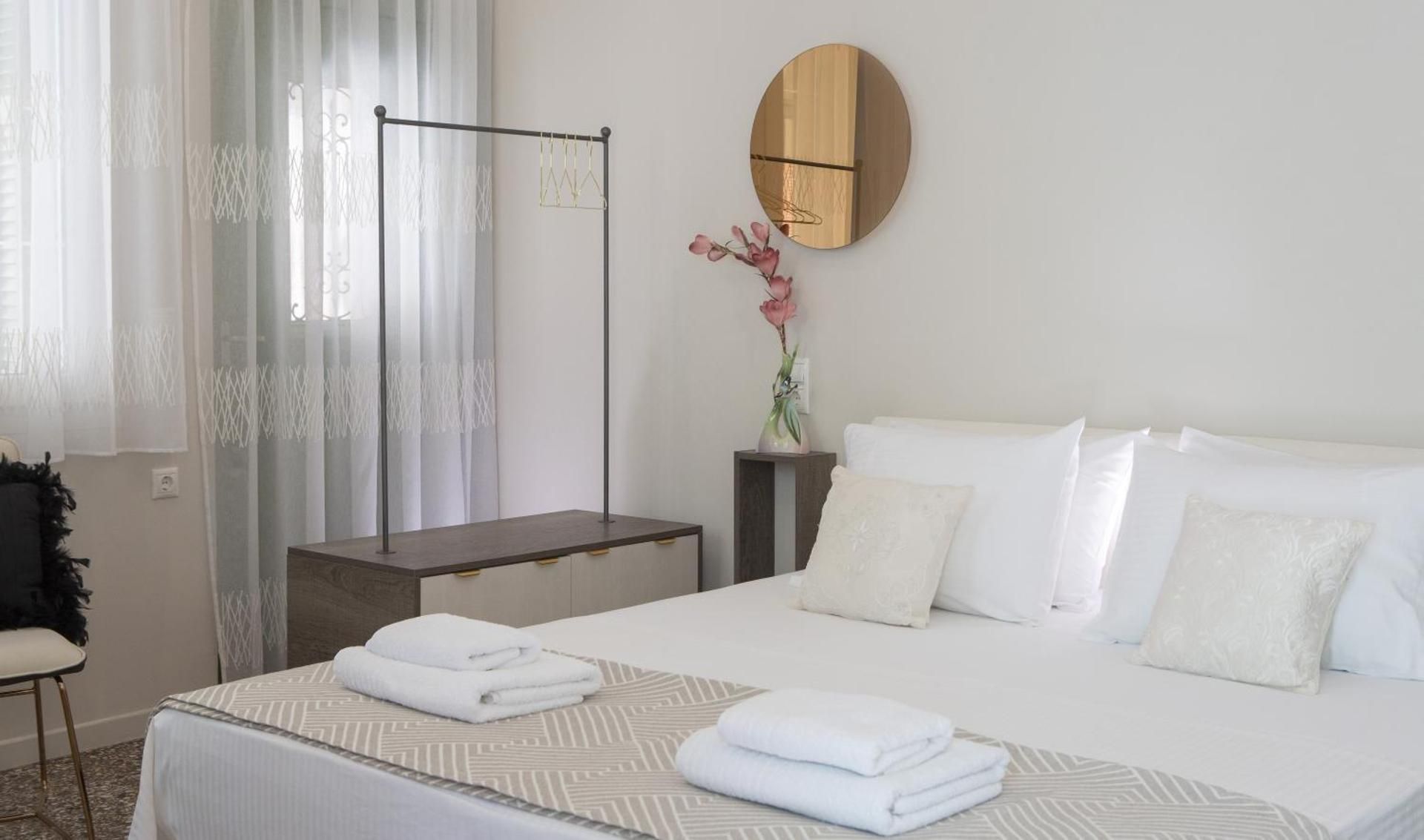 Deluxe Double or Twin Room with City View