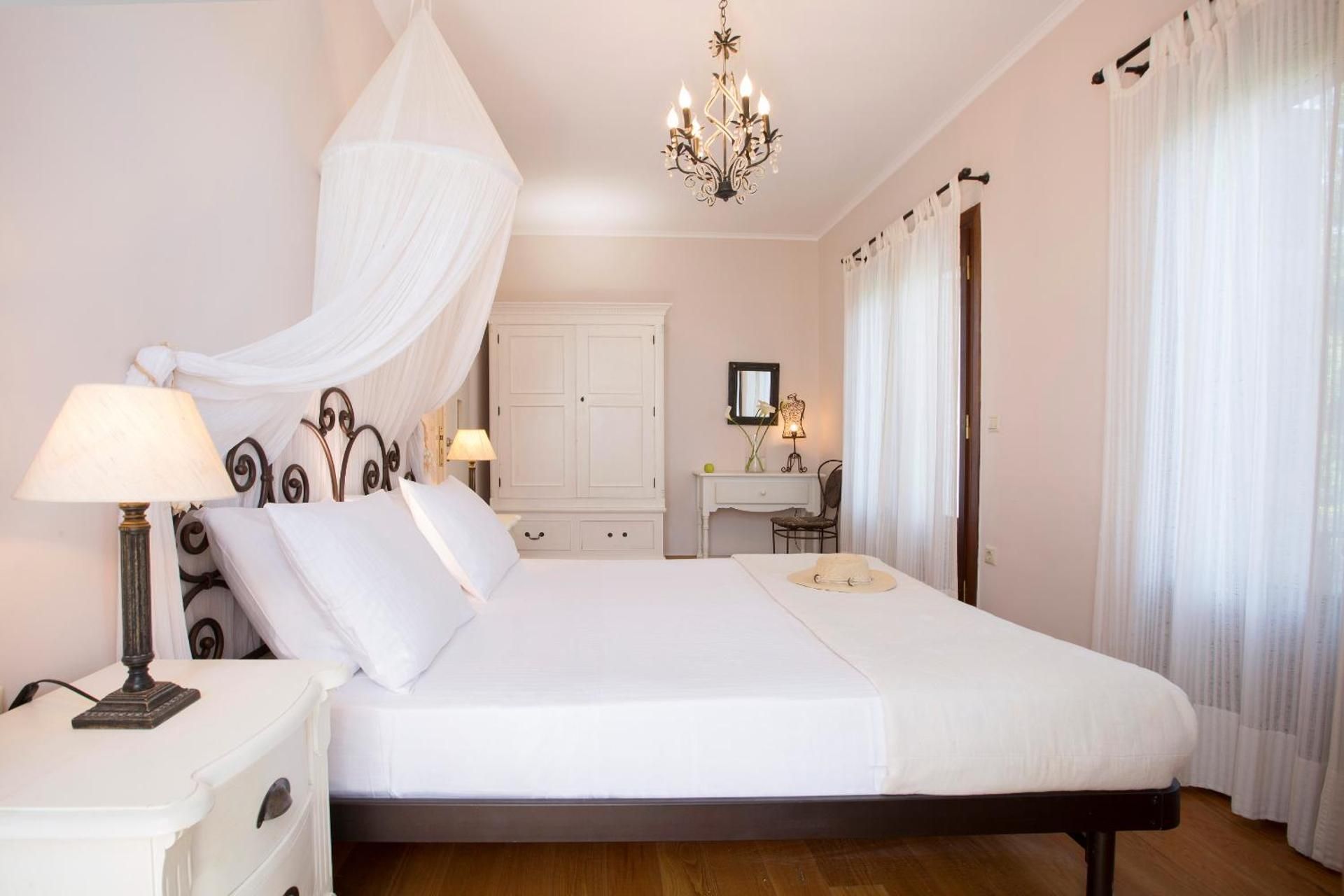 Aeriko-Varko Beachfront Villa with stunning view and Private Pool
