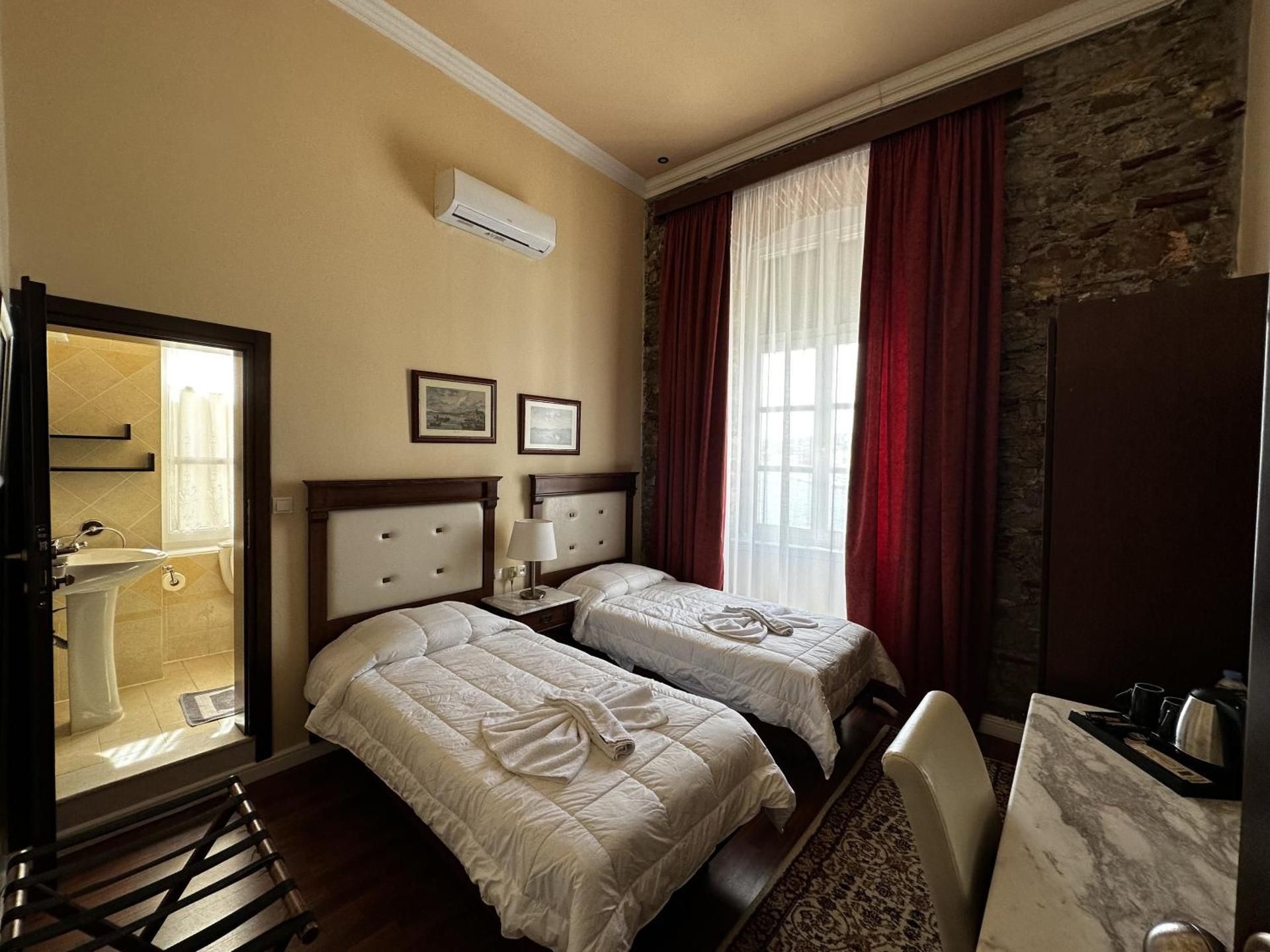 Double or Twin Room with Sea View