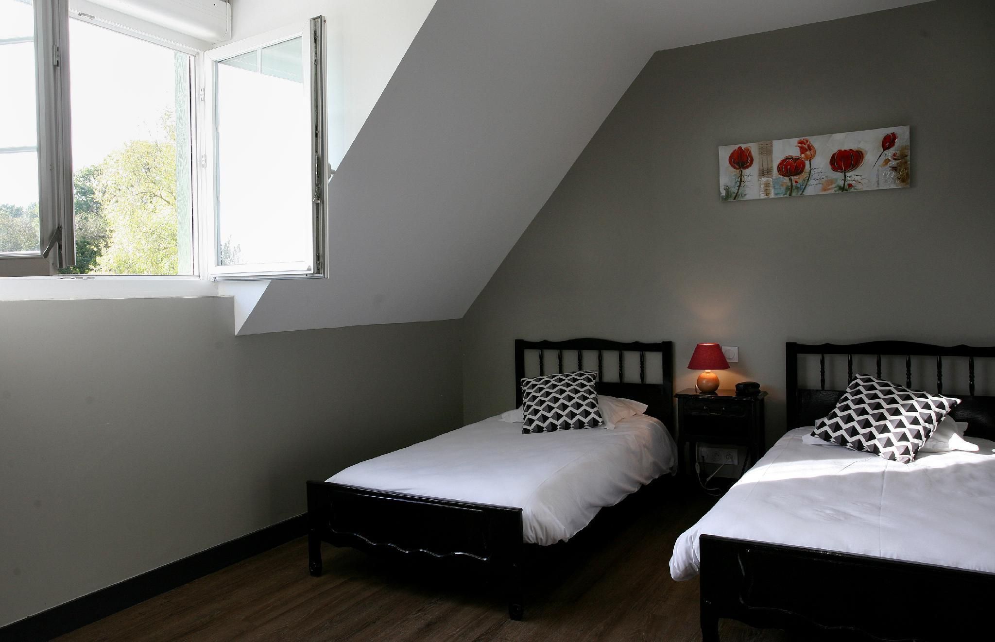 Standard Twin Room - Non-Smoking