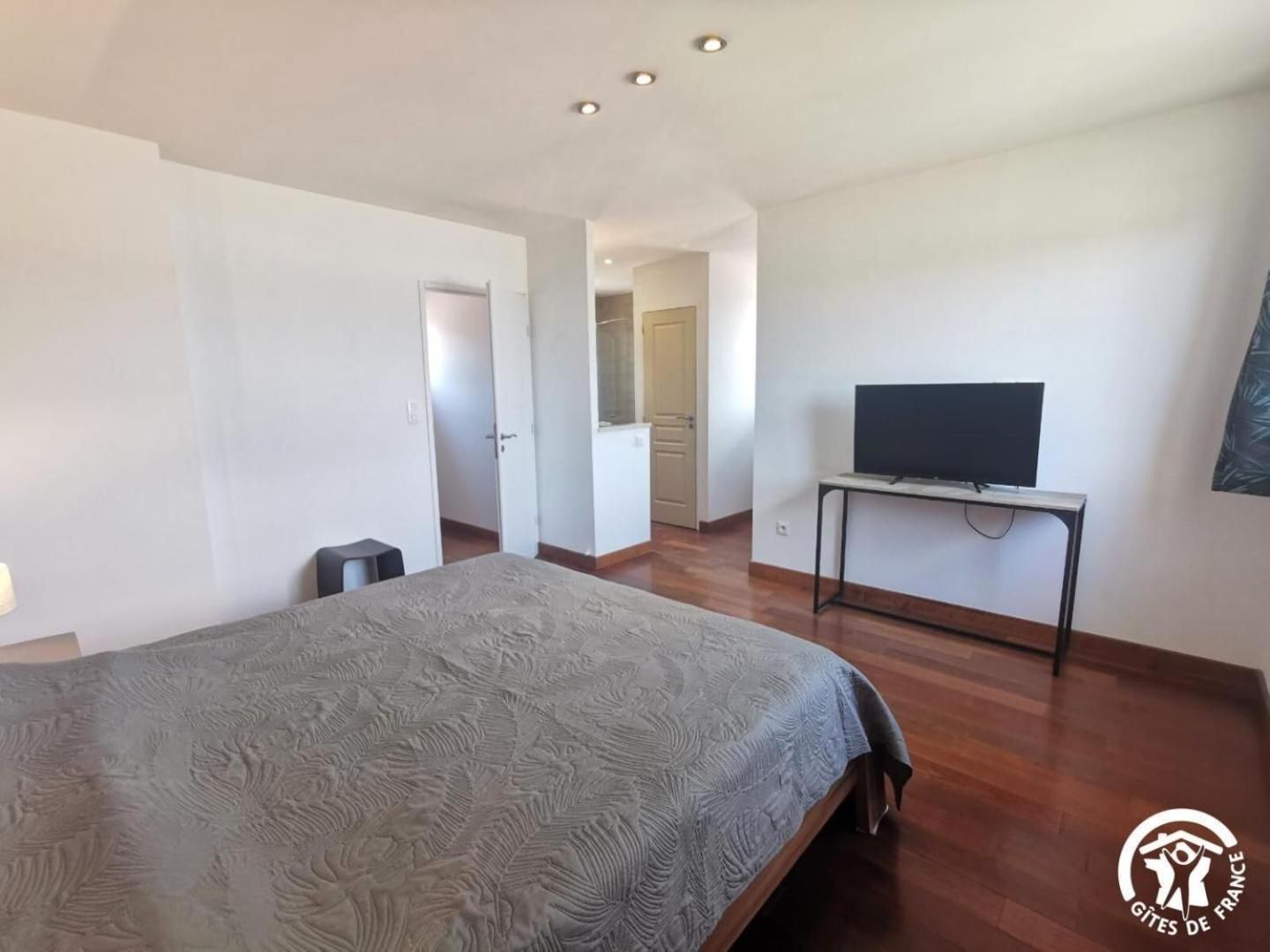 Queen Room with Garden View