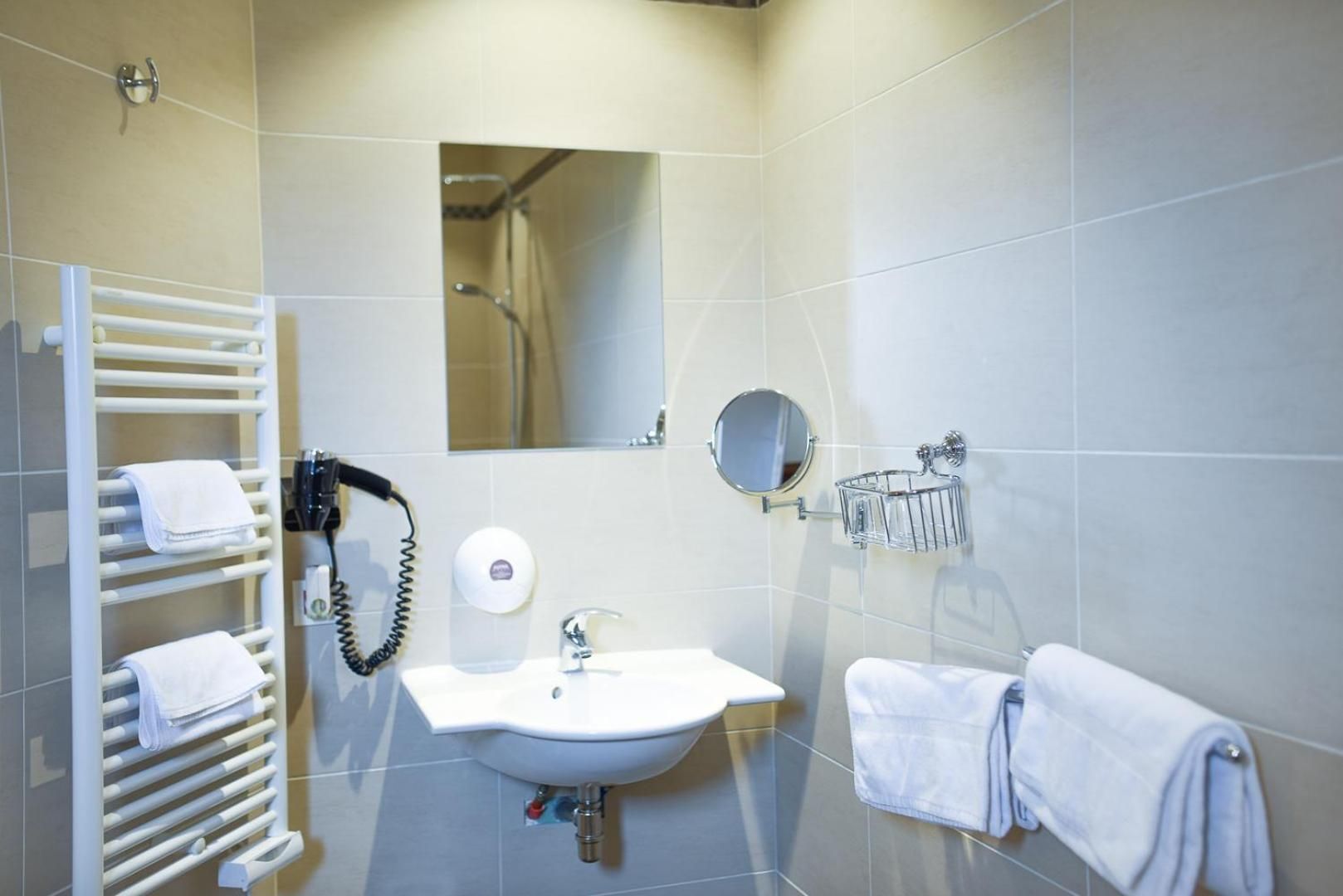 Executive Room with 1 Double and 2 Single Beds