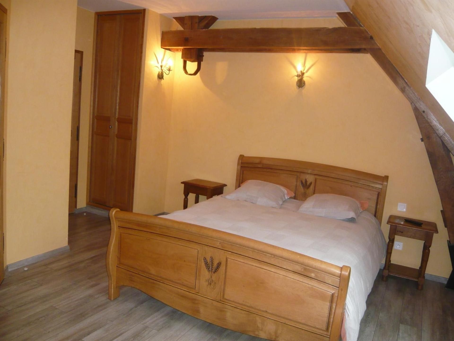 Deluxe Double Room (2 Adults + 1 Child)