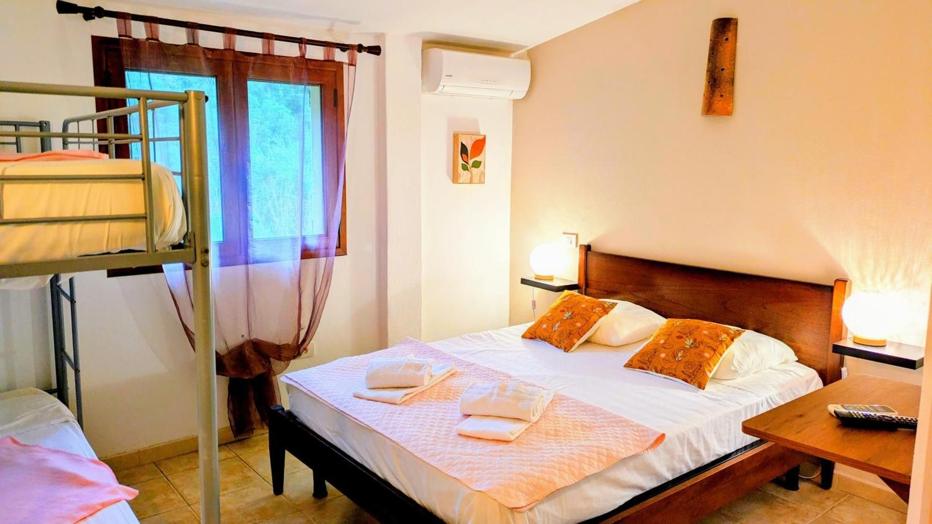 Quadruple Room with Private Bathroom