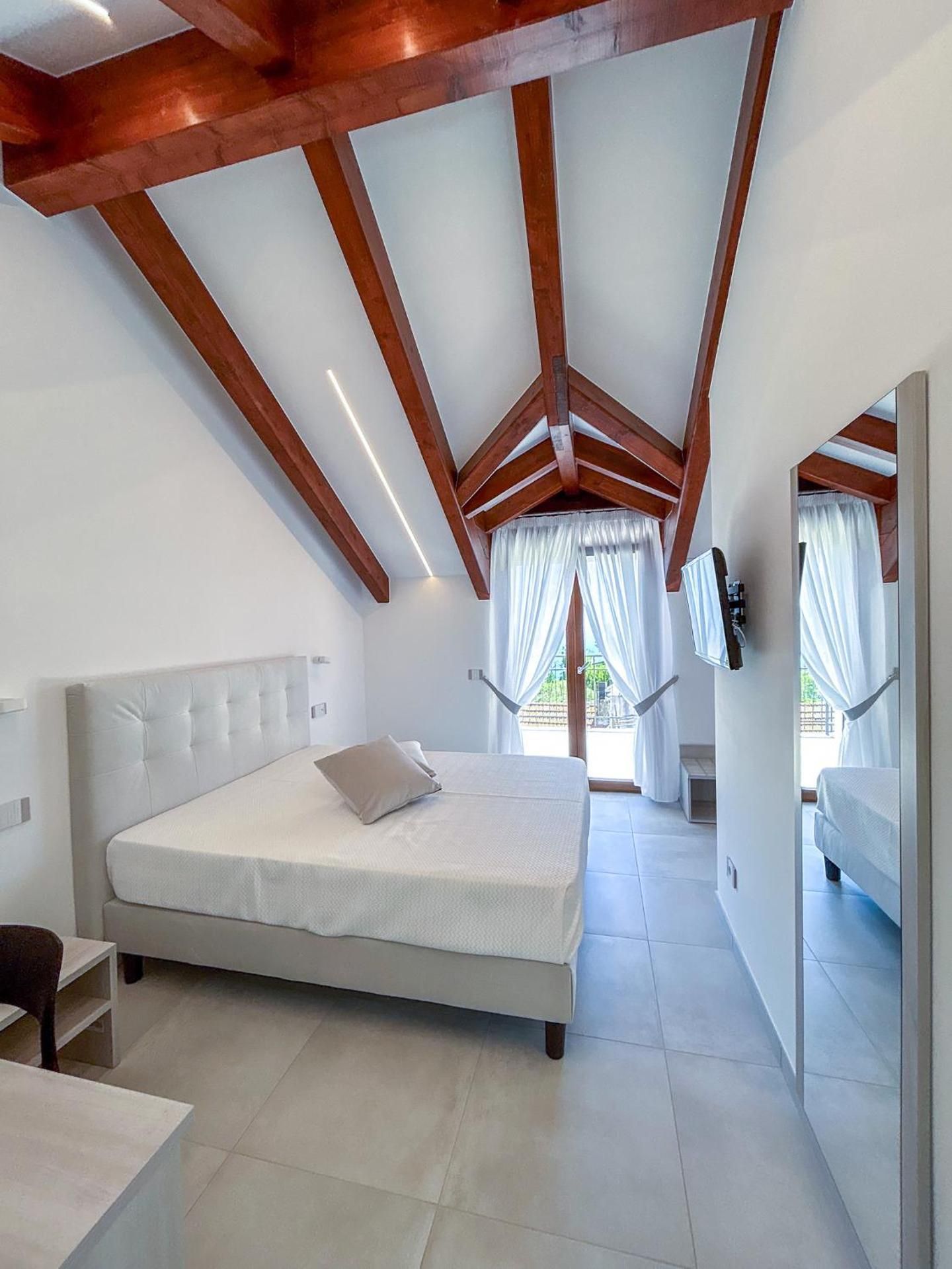 Superior Double Room with Balcony and Sea View