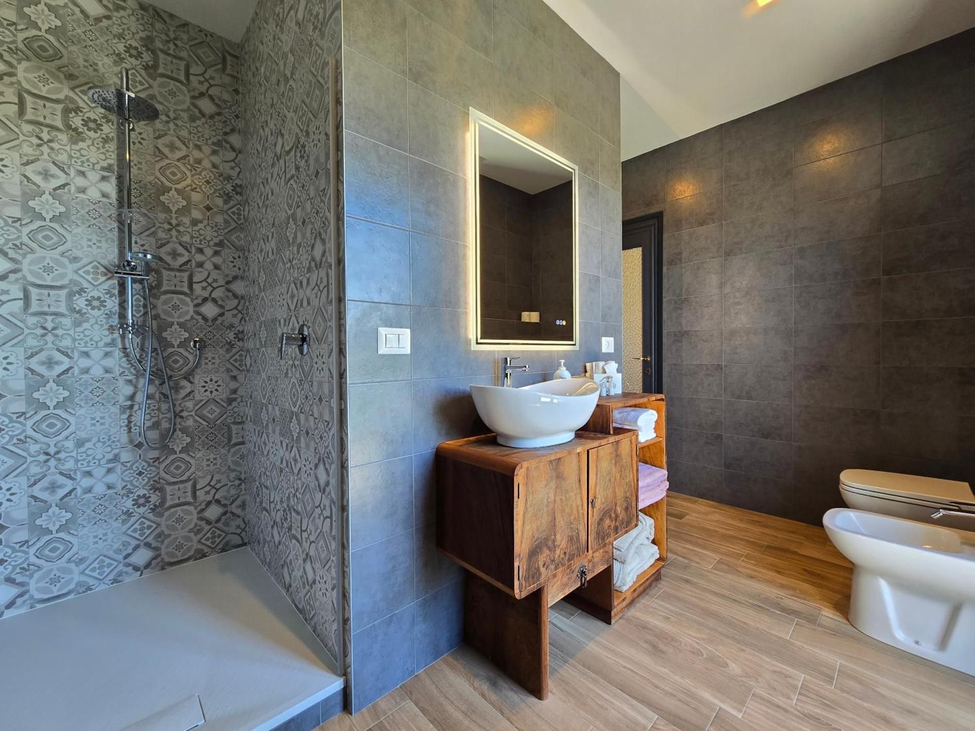 Deluxe Two-Bedroom Apartment with Garden View