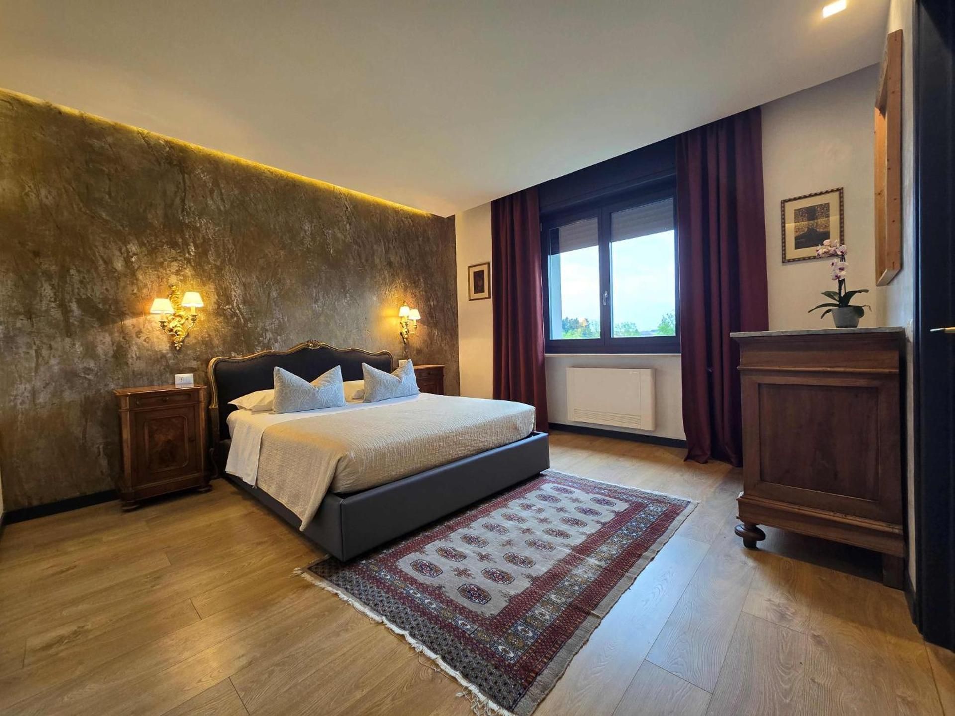 Deluxe Two-Bedroom Apartment with Garden View