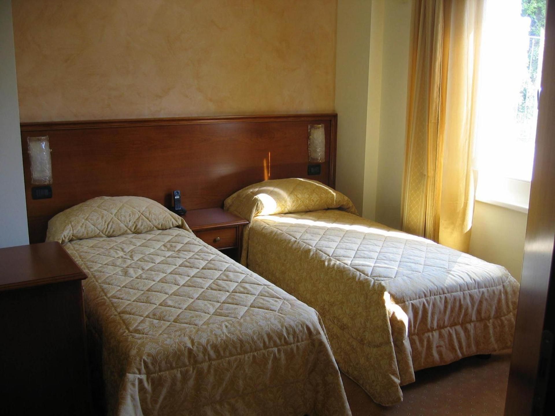 Double or Twin Room with Mountain View