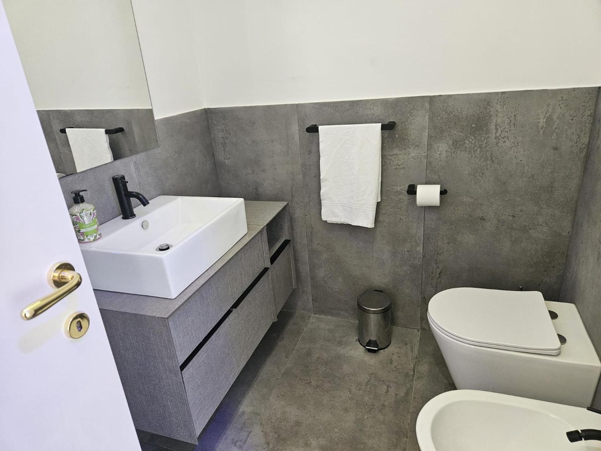 Deluxe Double Room with Shower