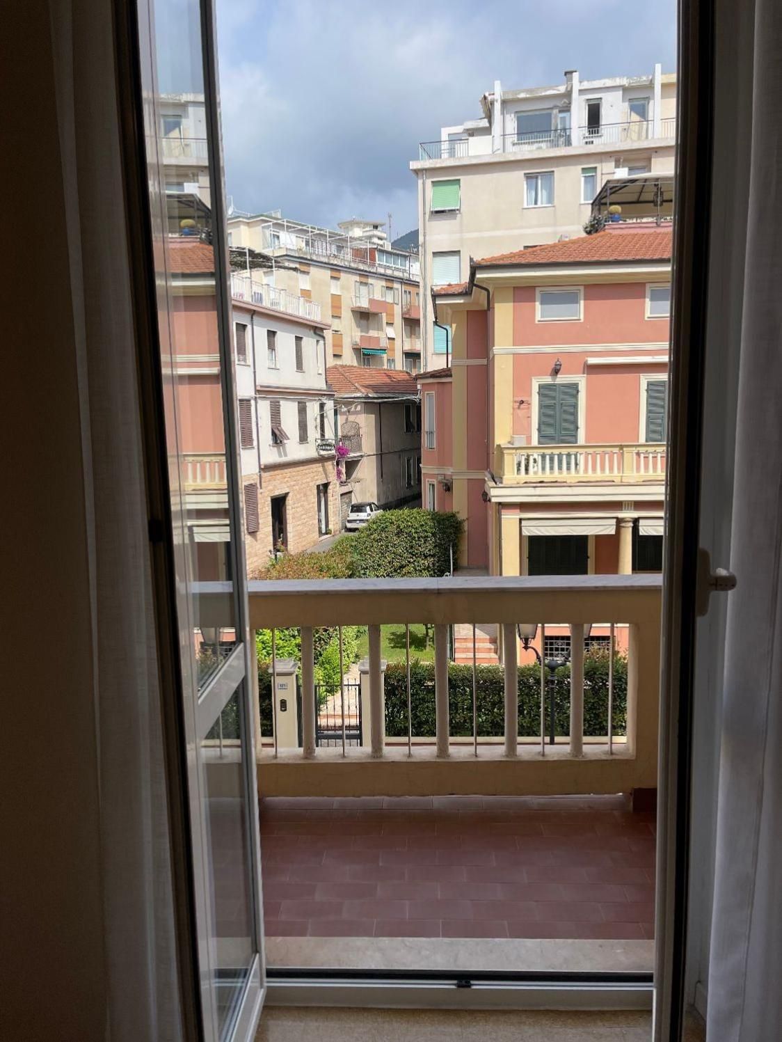 GIALLA Ridi Che Ti Passa