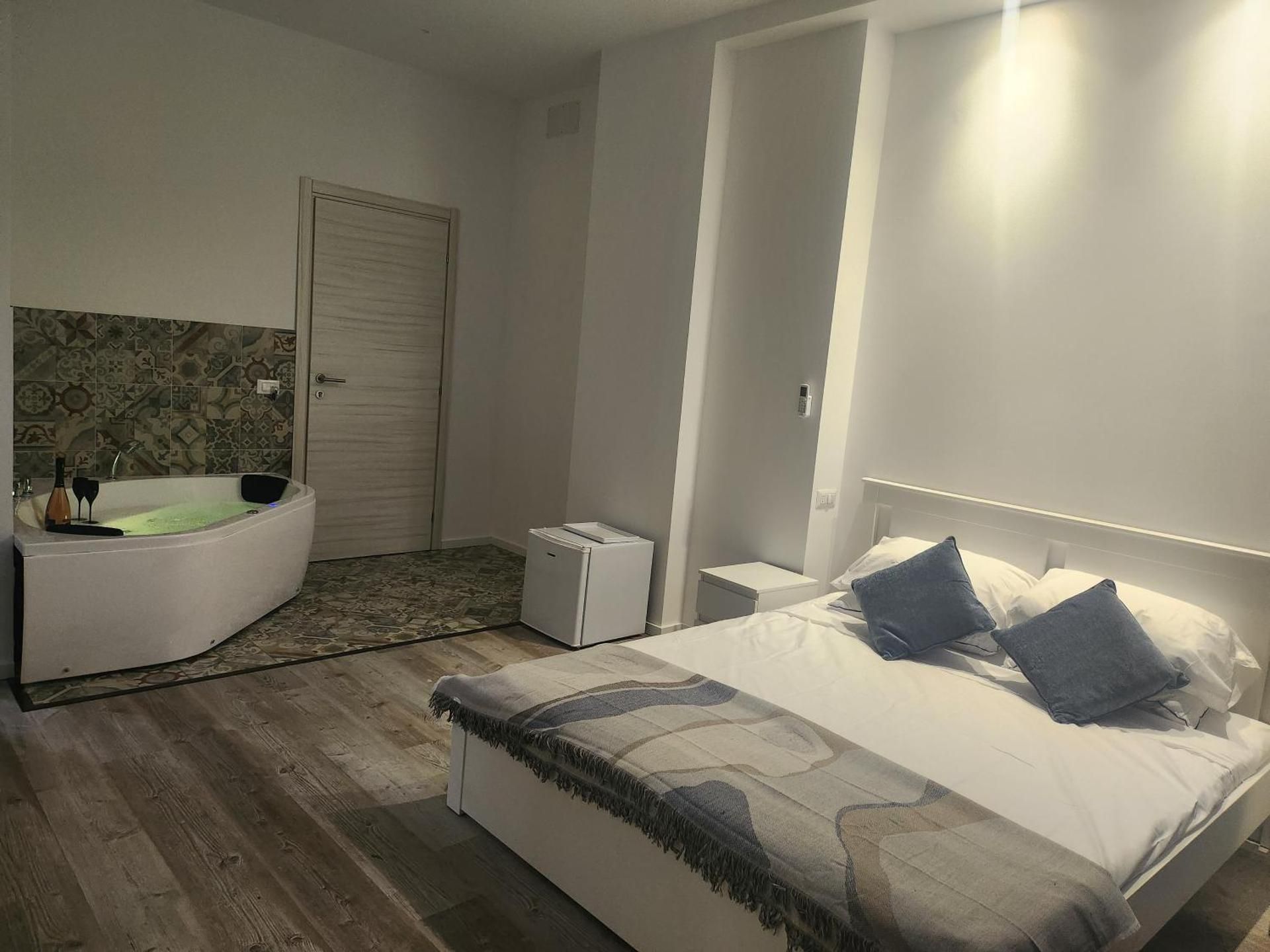 Orange boutique rooms