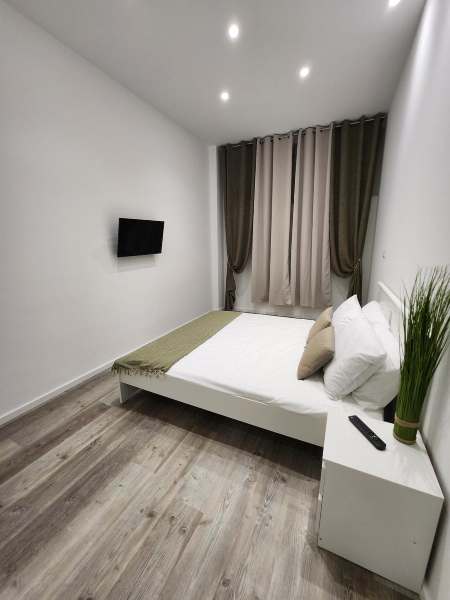 Orange boutique rooms