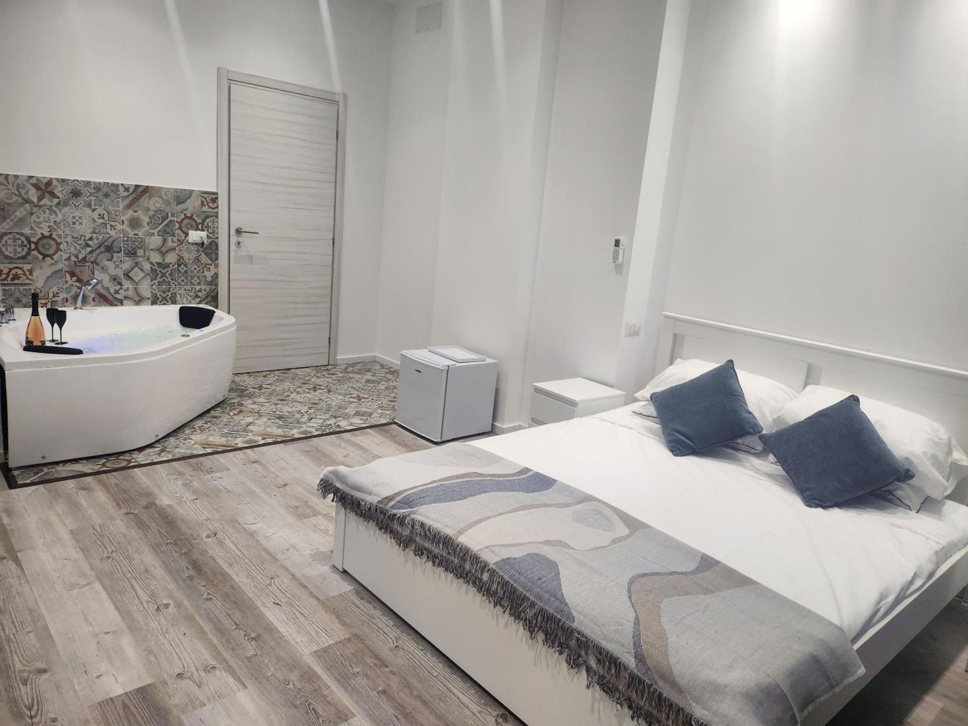 Orange boutique rooms