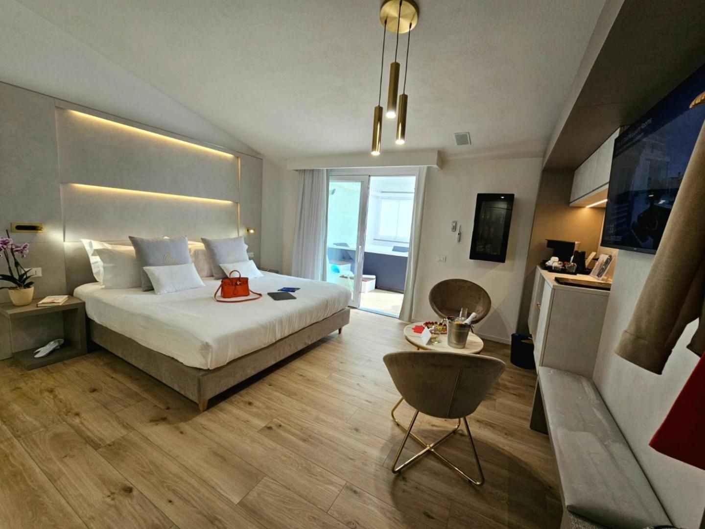 King Room with Spa Bath