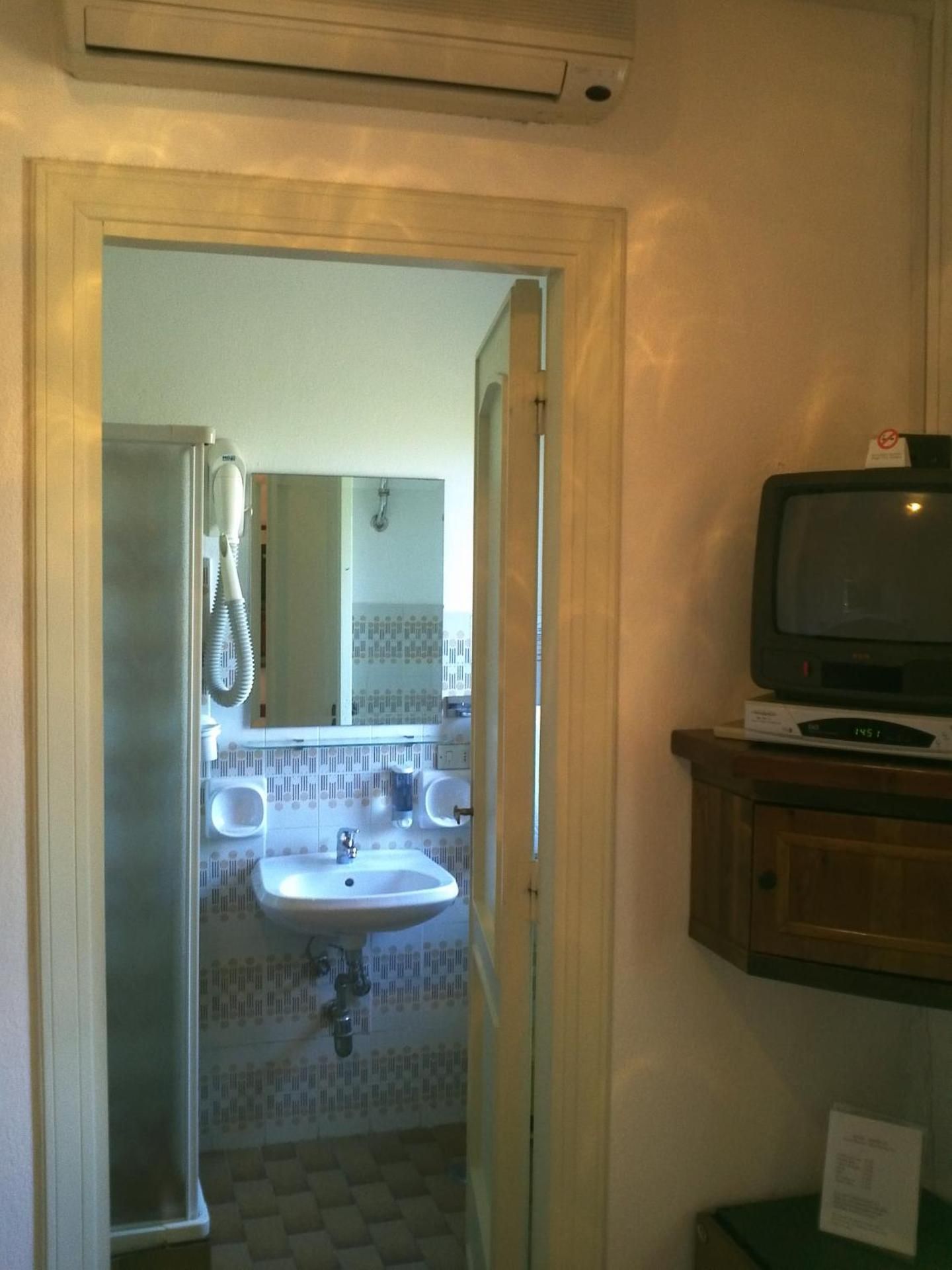 Double Room (1 Adult)