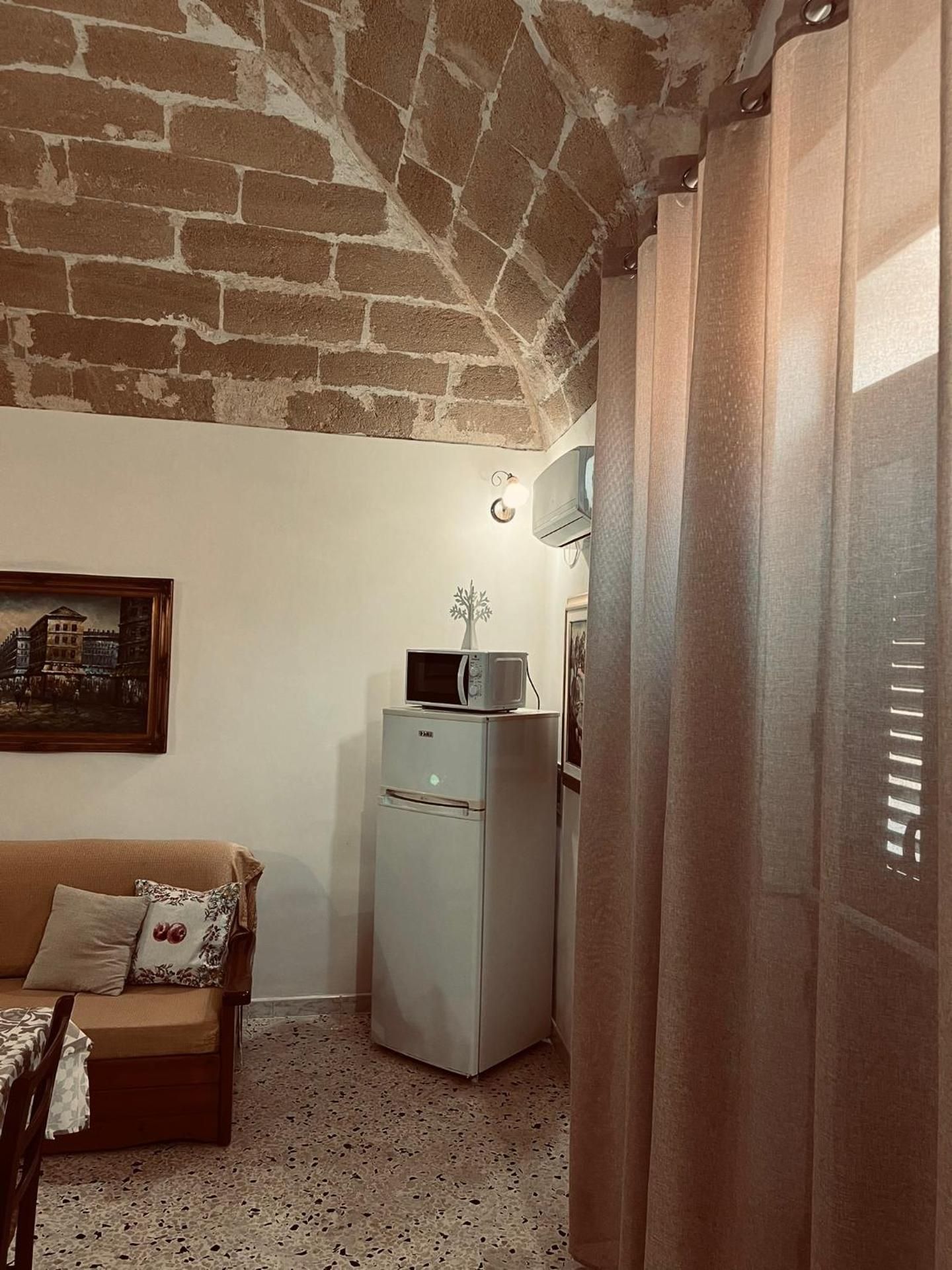Giovanna Home