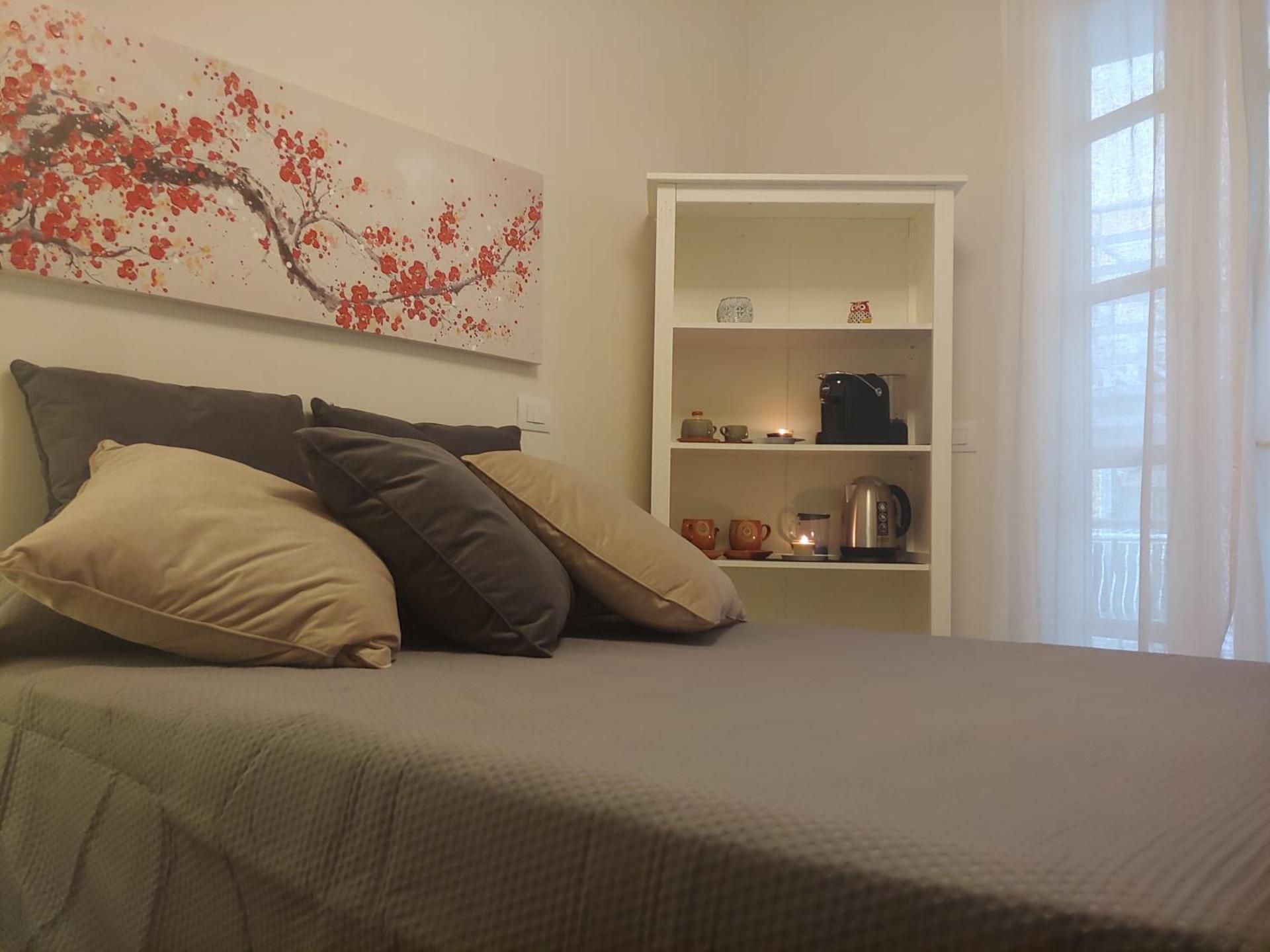 TINY ROOM