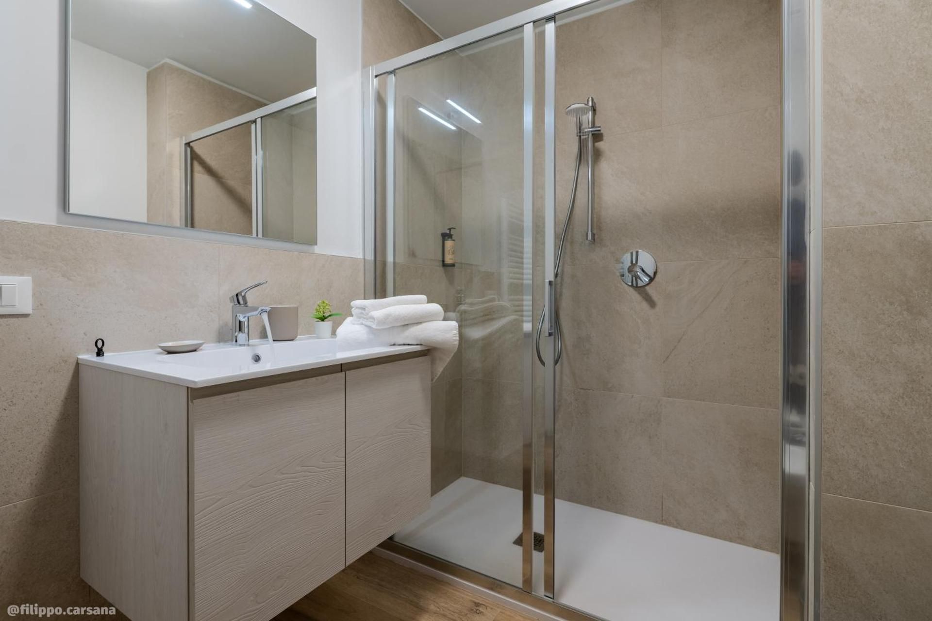 Deluxe One-Bedroom Apartment