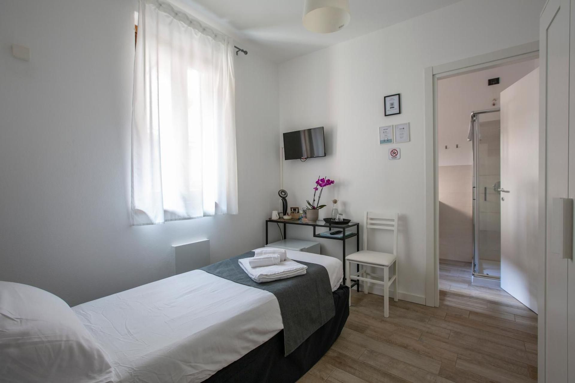 Single Room with Private Bathroom
