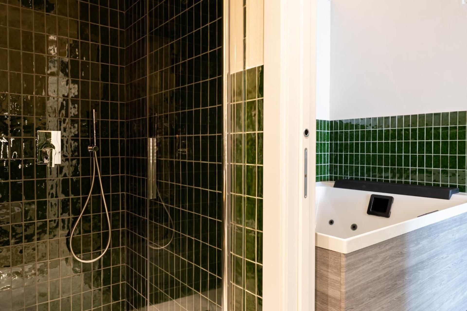 Queen Room with Spa Bath