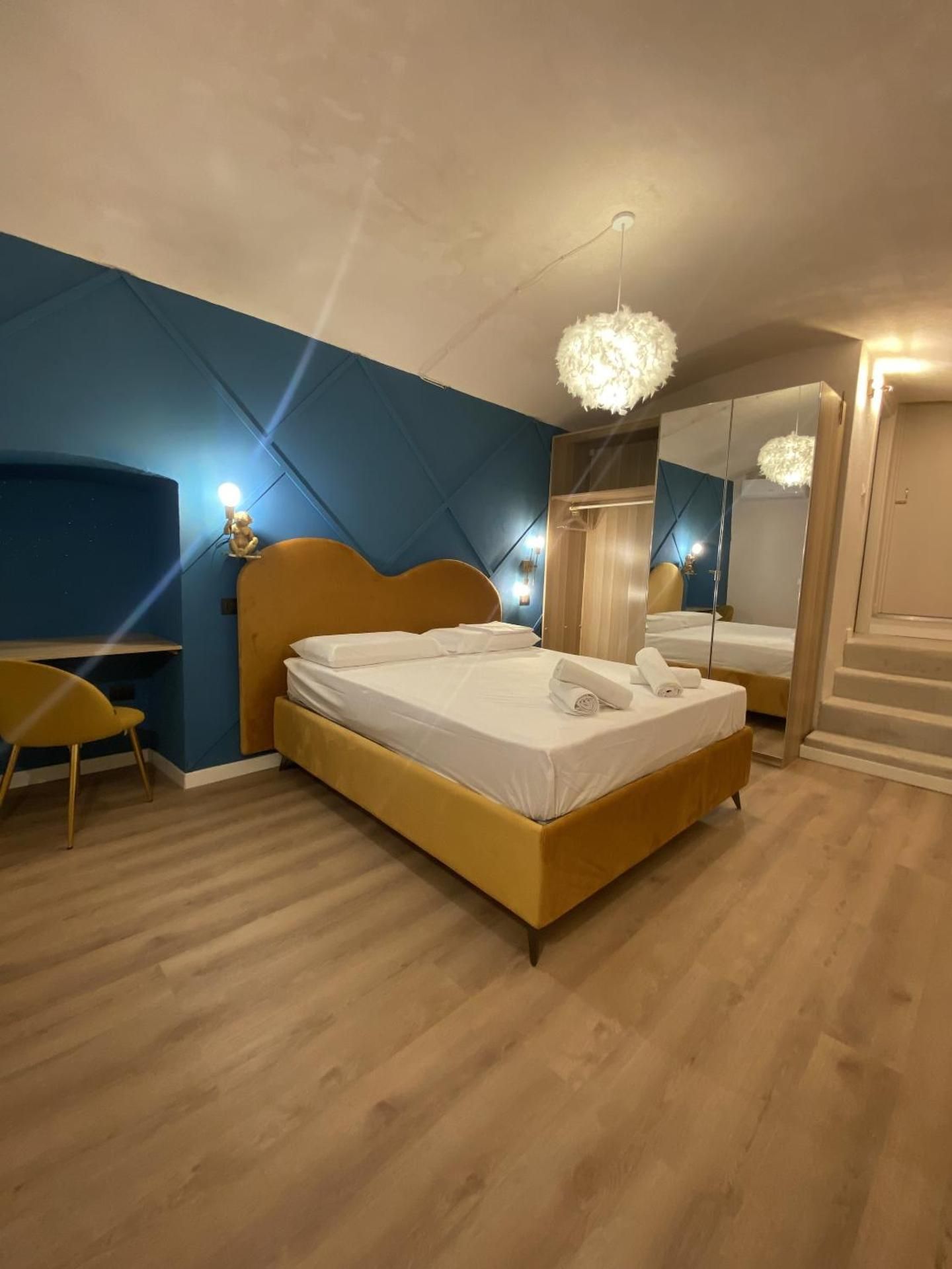Deluxe One-Bedroom Apartment
