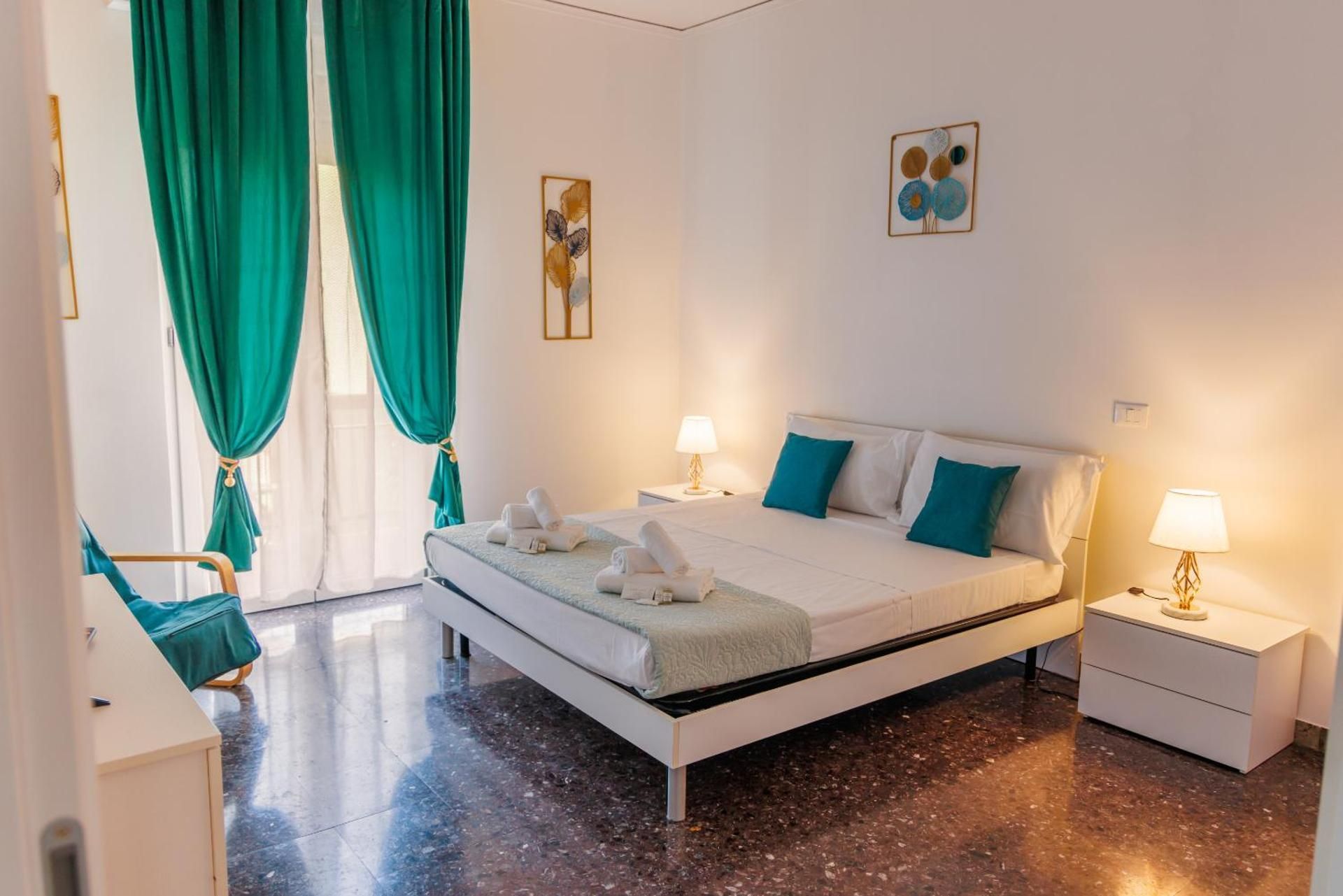 Two-Bedroom Deluxe Apartment with Balcony