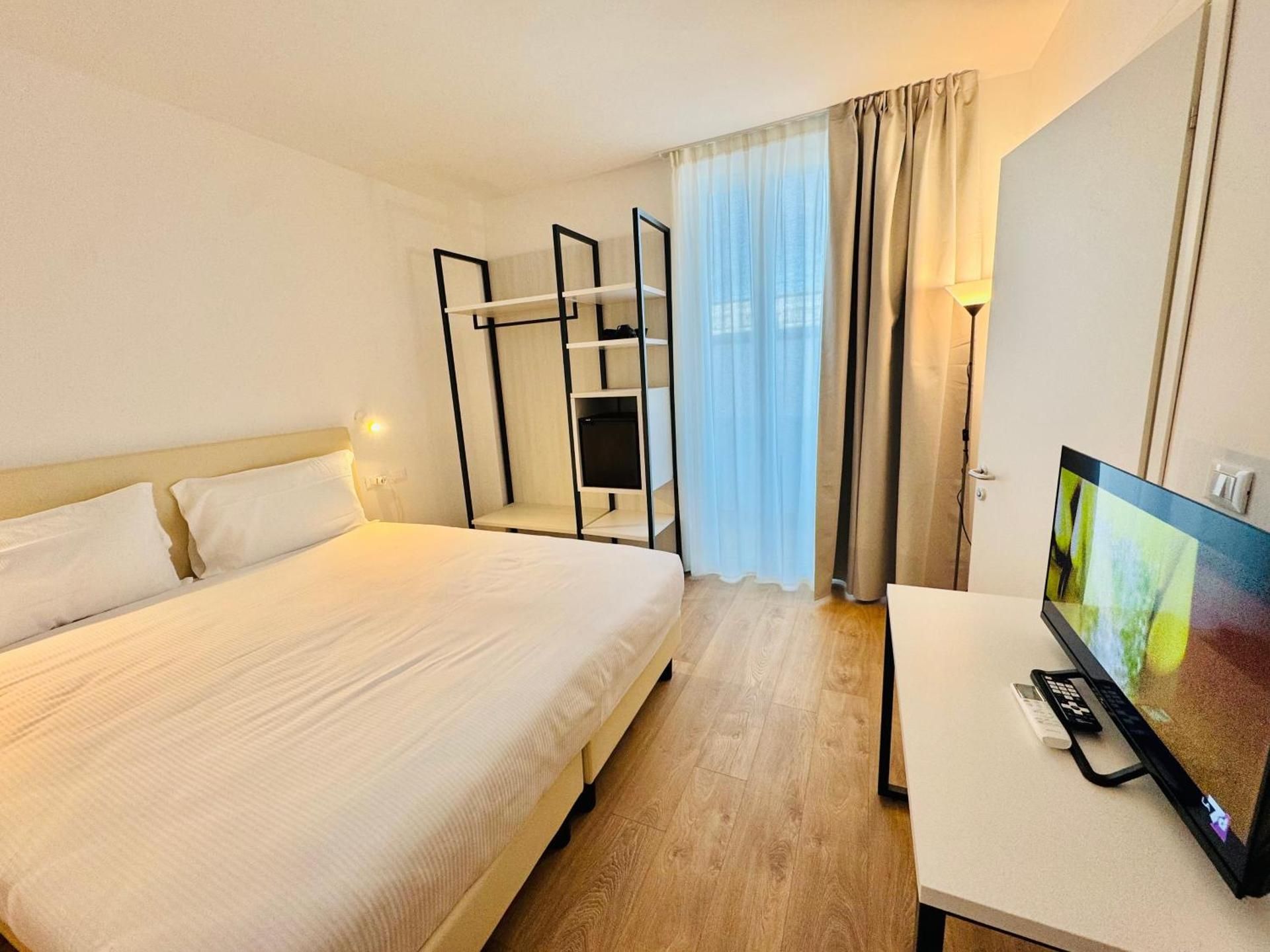 Deluxe Double or Twin Room with Balcony
