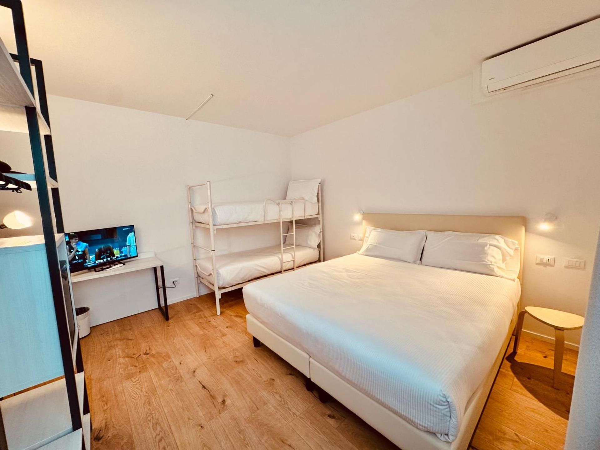 Deluxe Family Room