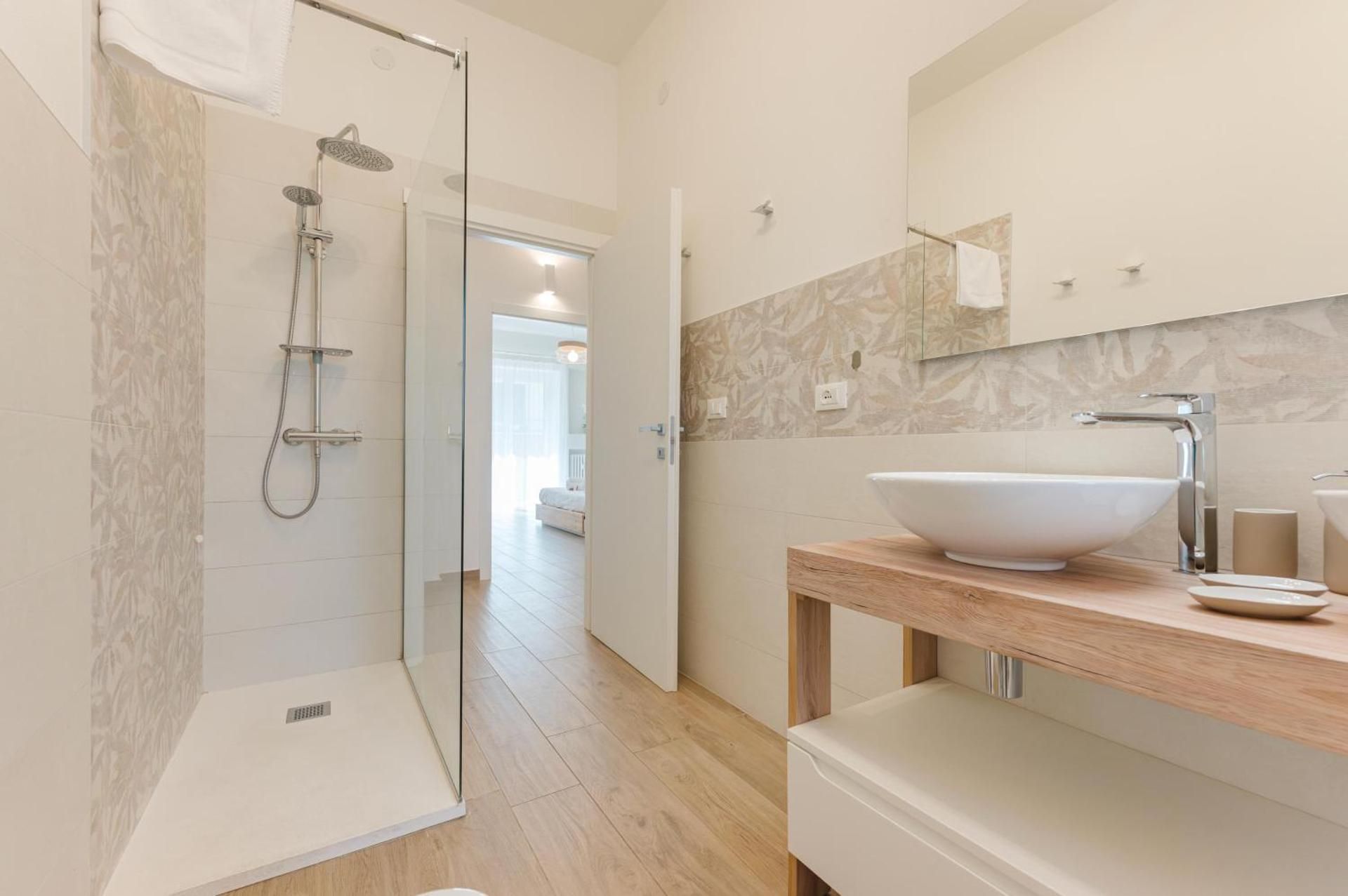 Queen Room with Shared Bathroom