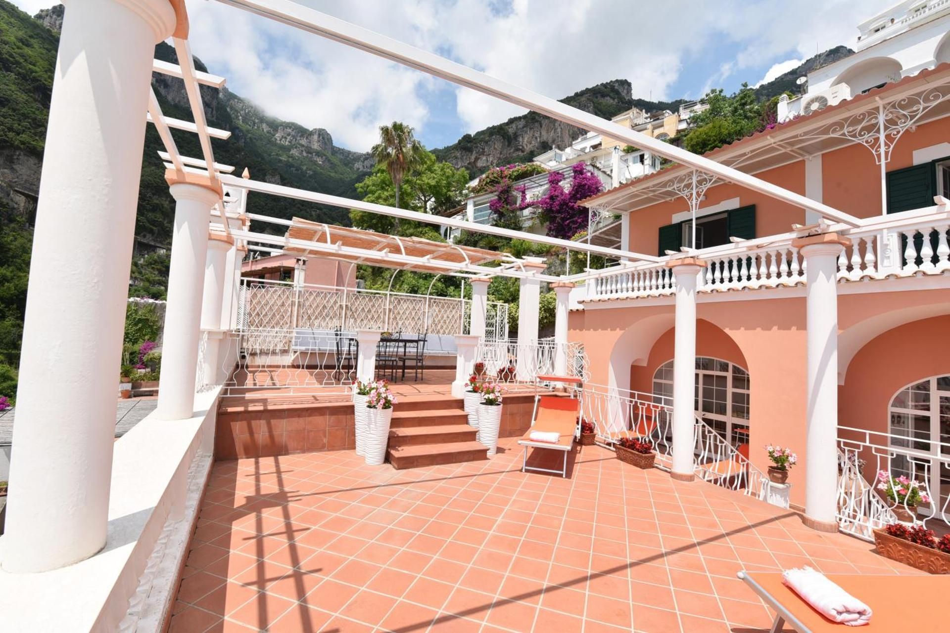 Villa Sunshine Positano Room Deluxe Double Room with Balcony and Sea View 2