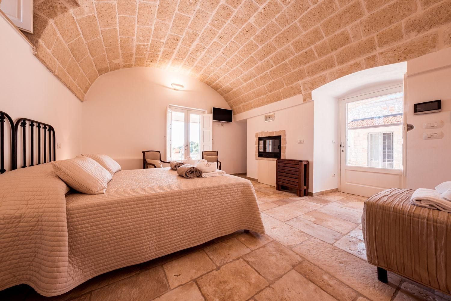 Deluxe One-Bedroom Apartment with Garden View