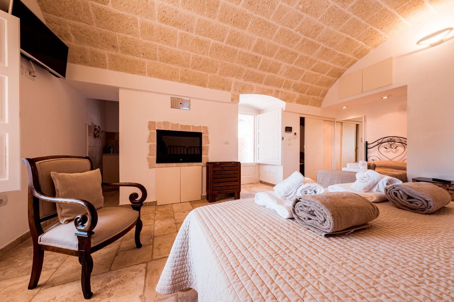 Deluxe One-Bedroom Apartment with Garden View