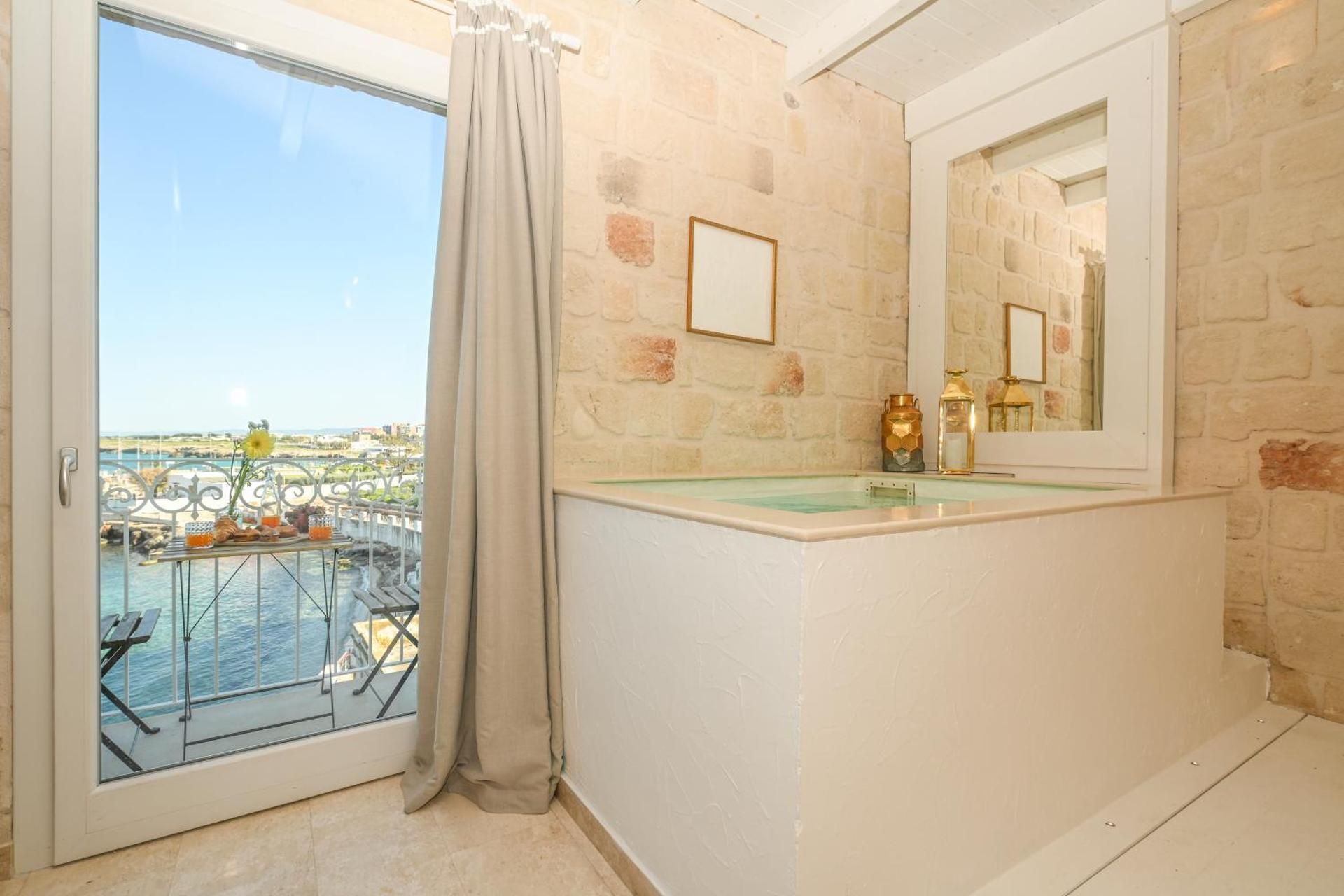Double Room with Balcony and Sea View